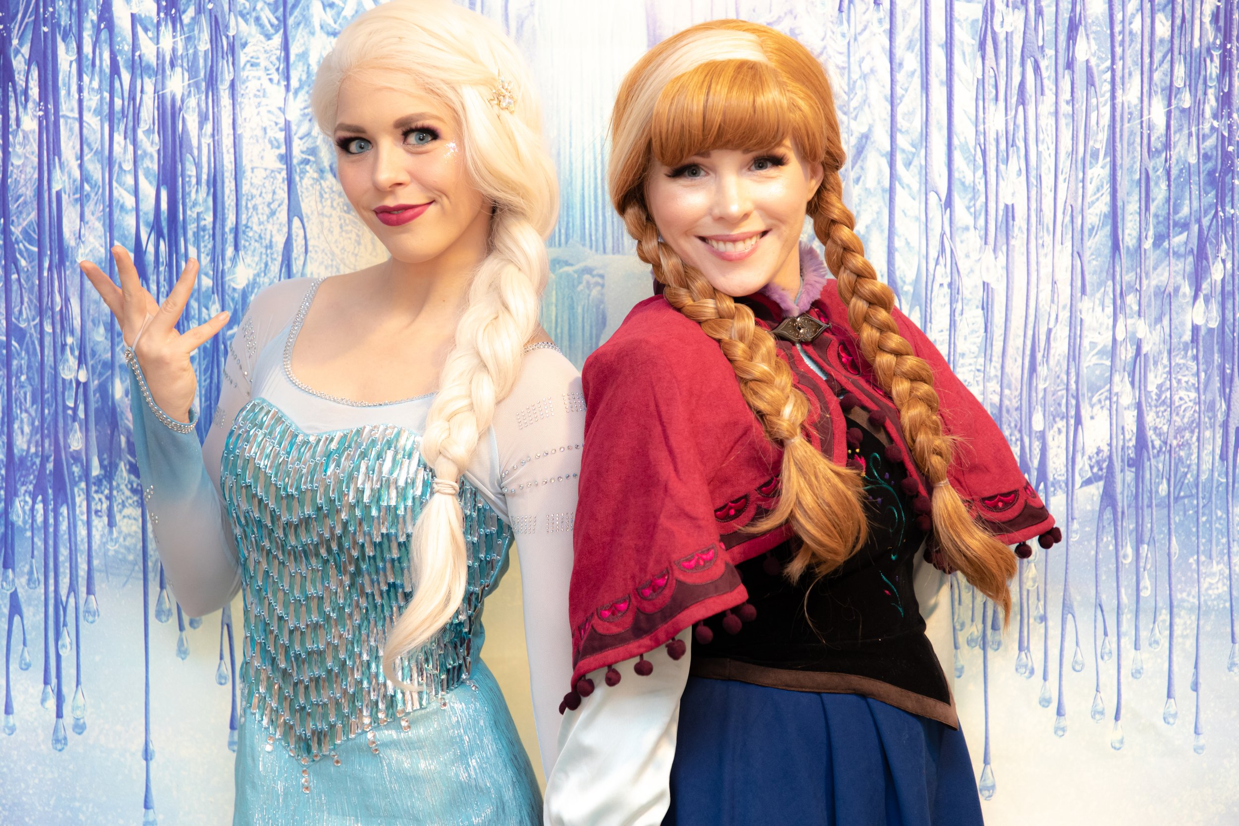 Anna and Elsa Xmas Shoot-23.jpg