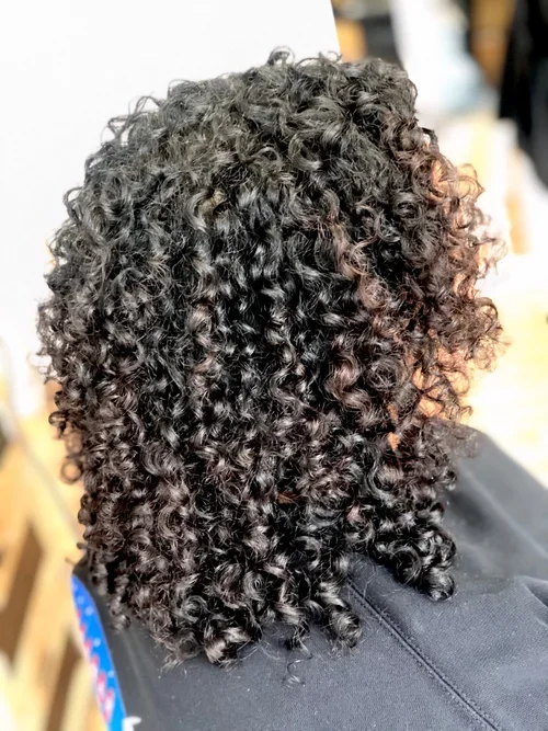 curly hair back of head.webp