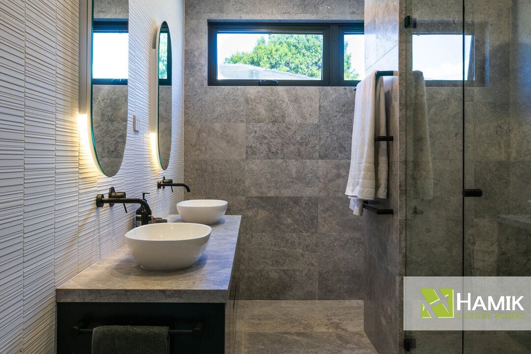 master ensuite at Russell Lea