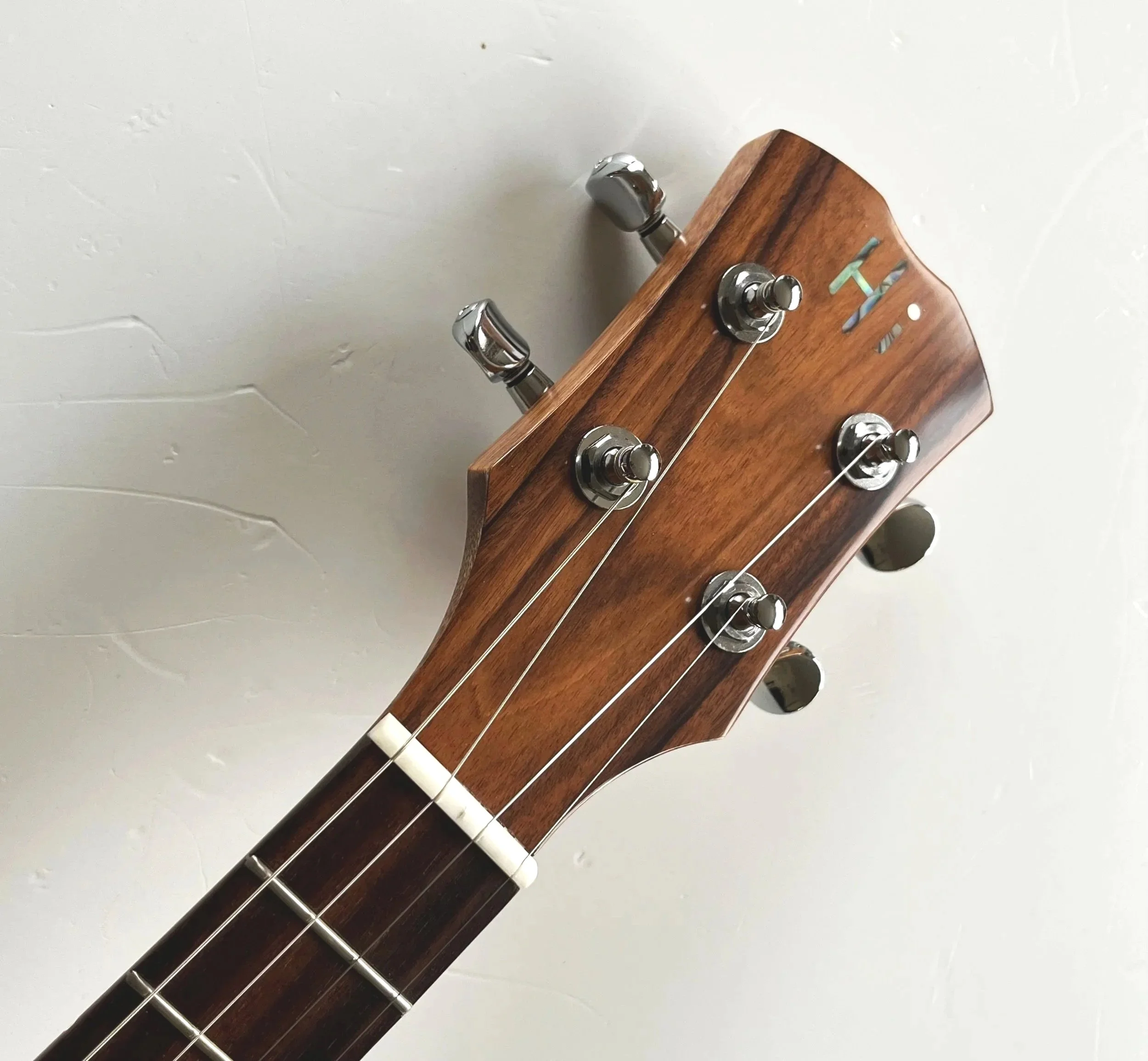 Rosewood Faced Tenor Electric Ukulele Headstock
