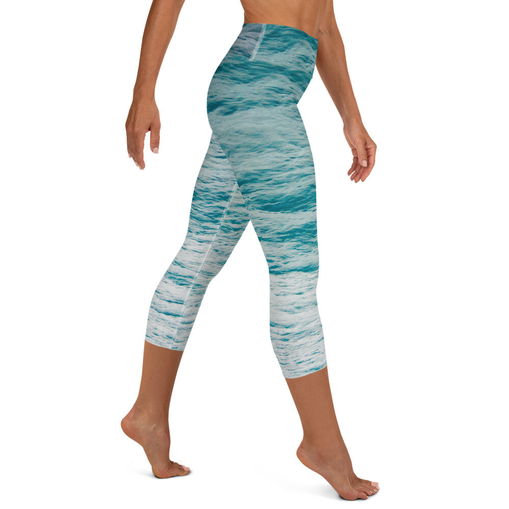 Wave2_Capri_Yoga_leggings_mockup_Right_Fitness-Barefoot_White.jpg