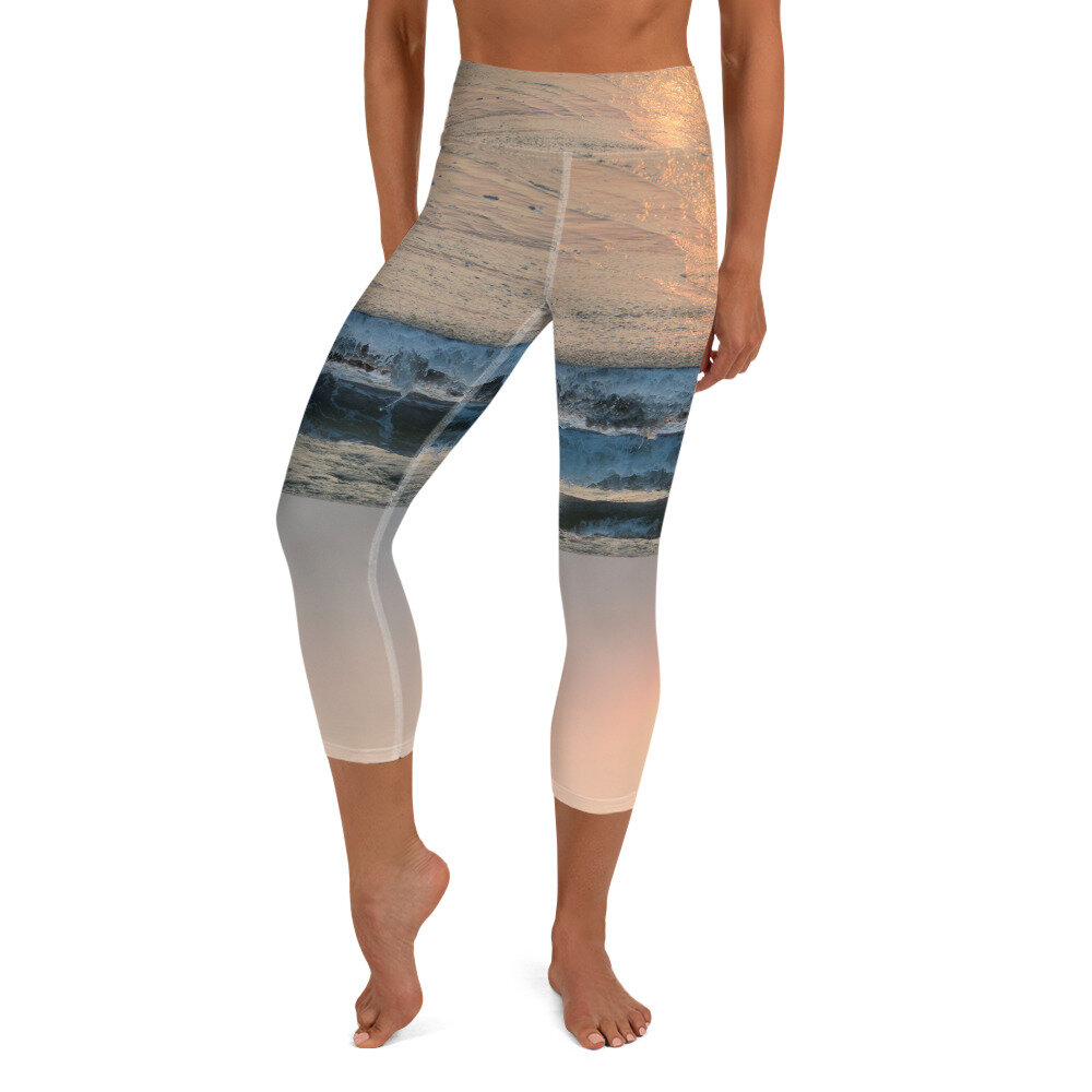 BeachyPeach_Capri_Yoga_leggings_mockup_Front_Fitness-Barefoot_White.jpg