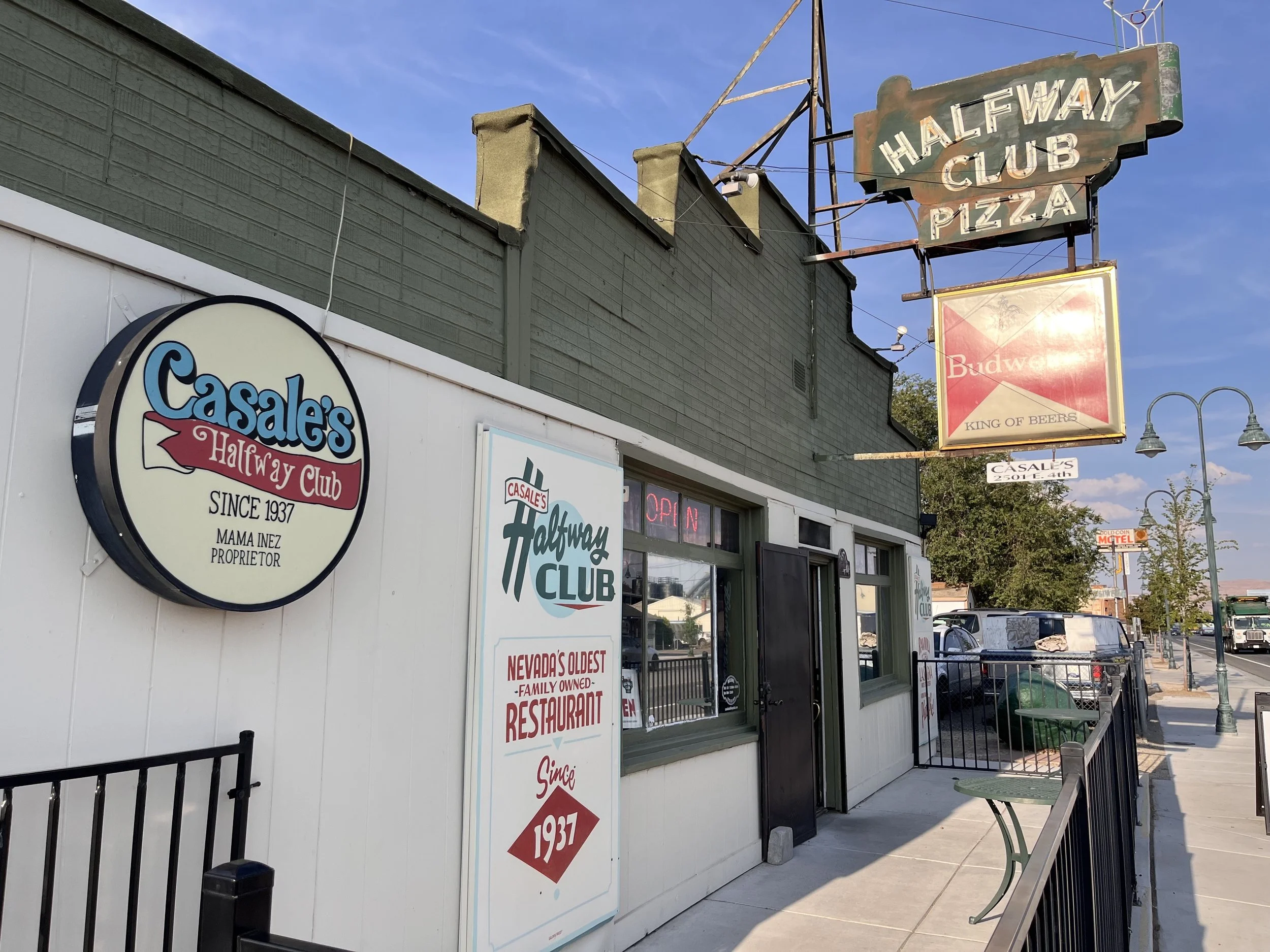 Casales Halfway Club 03.jpeg