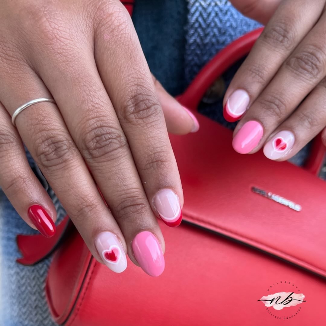 La saint Valentin approche, n&rsquo;attendez pas de recevoir mais offrez vous un moment d&eacute;tente et une jolie manucure. 
Pensez &agrave; prendre vos rendez-vous pour des ongles pleins d&rsquo;amour 🫶🏻 🌸 

Ps : Messieurs pensez aux cartes cad