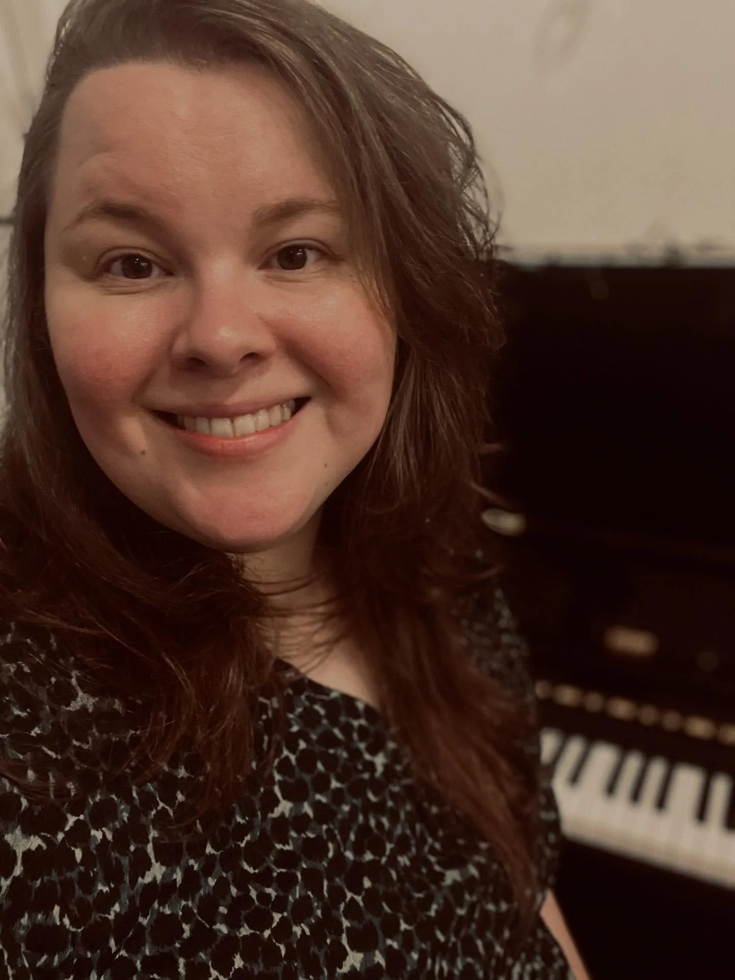 T&auml;ss&auml; syksyn ja talven keikkojen pianokuvia. Oon saanut onnekseni esiinty&auml; mukavan paljon t&auml;n&auml; syksyn&auml; ja vuoden viimeisiin viikkoihin mahtuu niin joulukeikkoja kuin yksityiskeikkojakin.
Ens vuodelle toivon jo t&auml;ss&