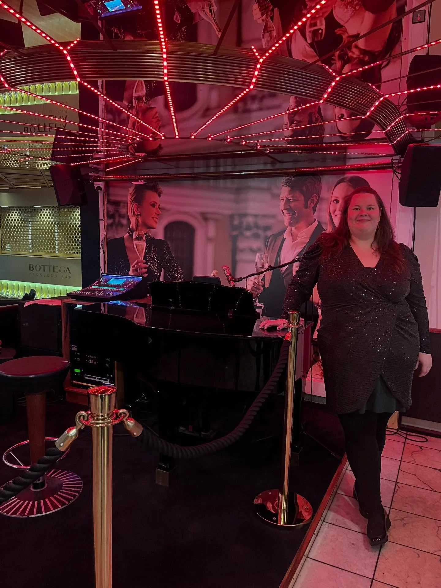 Vuoteen 2025 mahtui yksi avioero, yksi j&auml;ttim&auml;inen virhe,  n. 40 keikkaa, n. 50 uutta laulajaa opetuksen puitteissa, tusinan verran oppilaskonsertteja ja rakkautta monissa muodoissa. Nyt on viel&auml; yksi keikka j&auml;ljell&auml; ja sitte