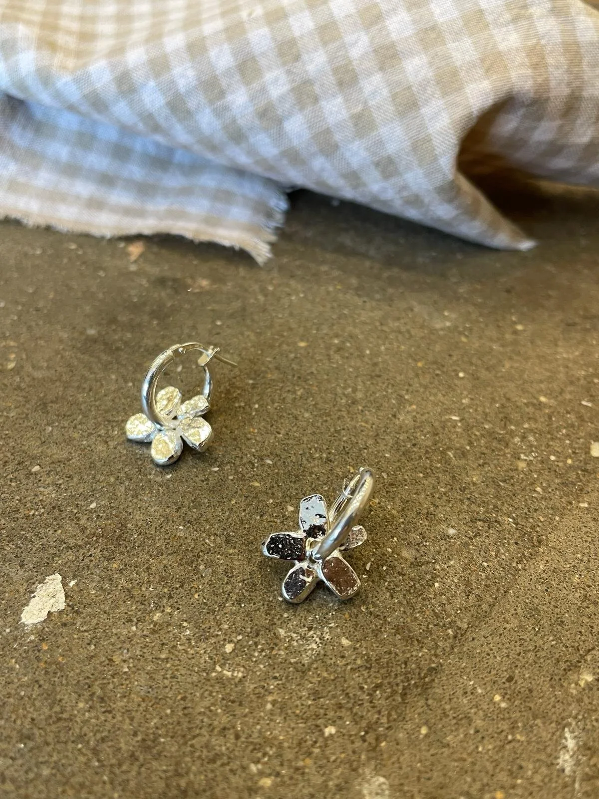 FCD6ED29-3678-46FE-86DA-ABAD486D5541