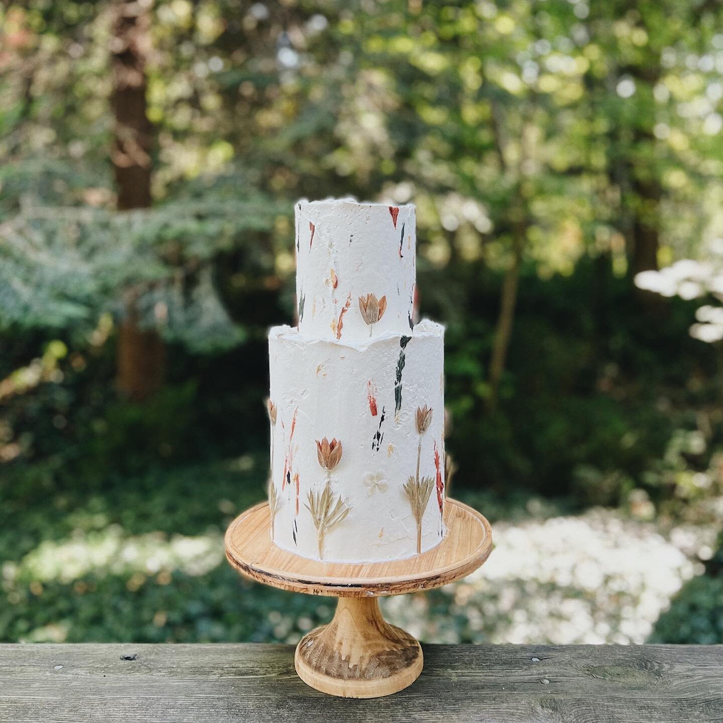 a simple dried floral &amp; painted stroke design that accompanied many cupcakes 

tart cherry almond, roasted strawberry elderflower, banana peanut butter, &amp; dark chocolate espresso