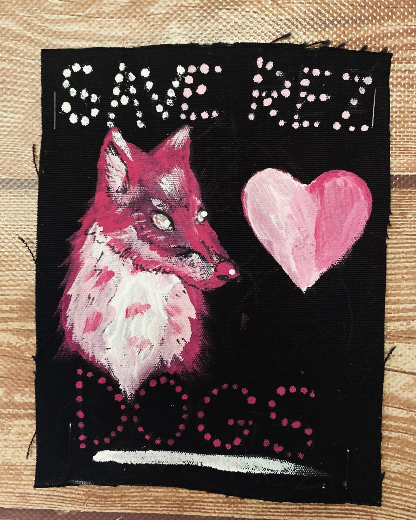 Shout out to Wolfie (an amazing Oskayak student) for their pink Save Rez Dogs patch! Pink shirt day things at Oskayak High School! 💖🐺

#saverezdogs #loverezdogs #rezdogs #pinkshirtday #oskayakhighschool #firstnations #artist #student