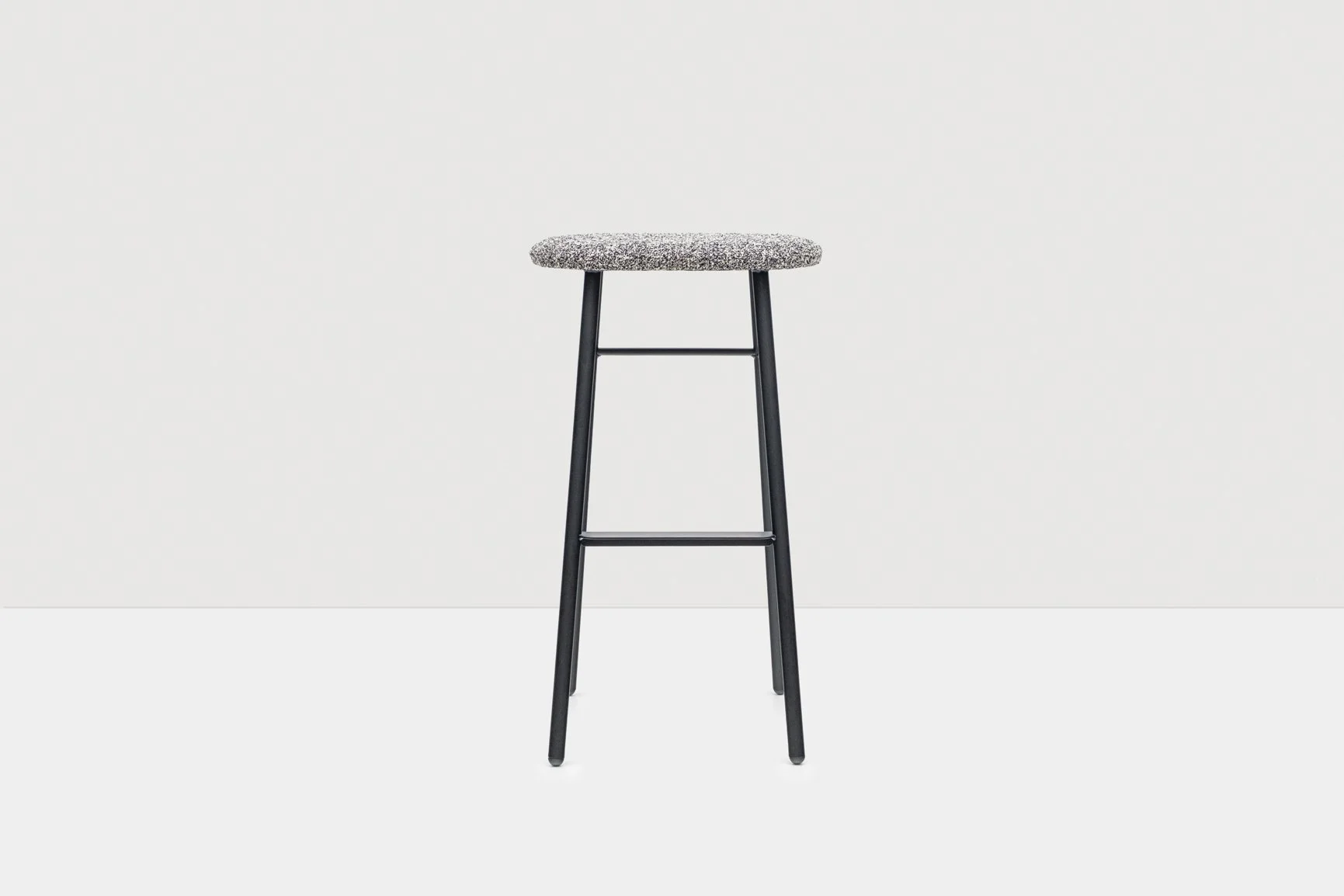 Black_Sit_Bar_Stool_002.jpg