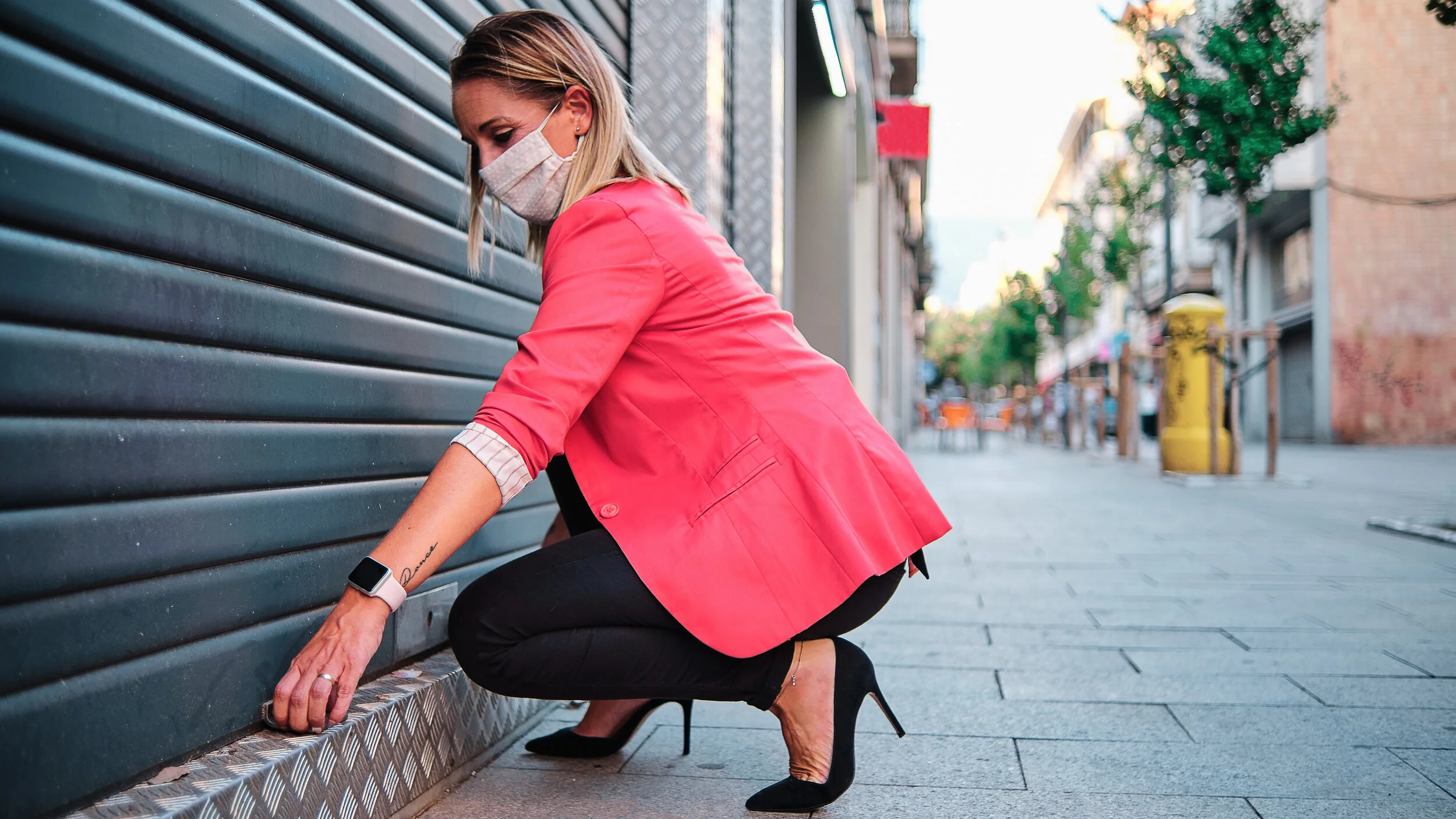 Lockdowns and lock-steps