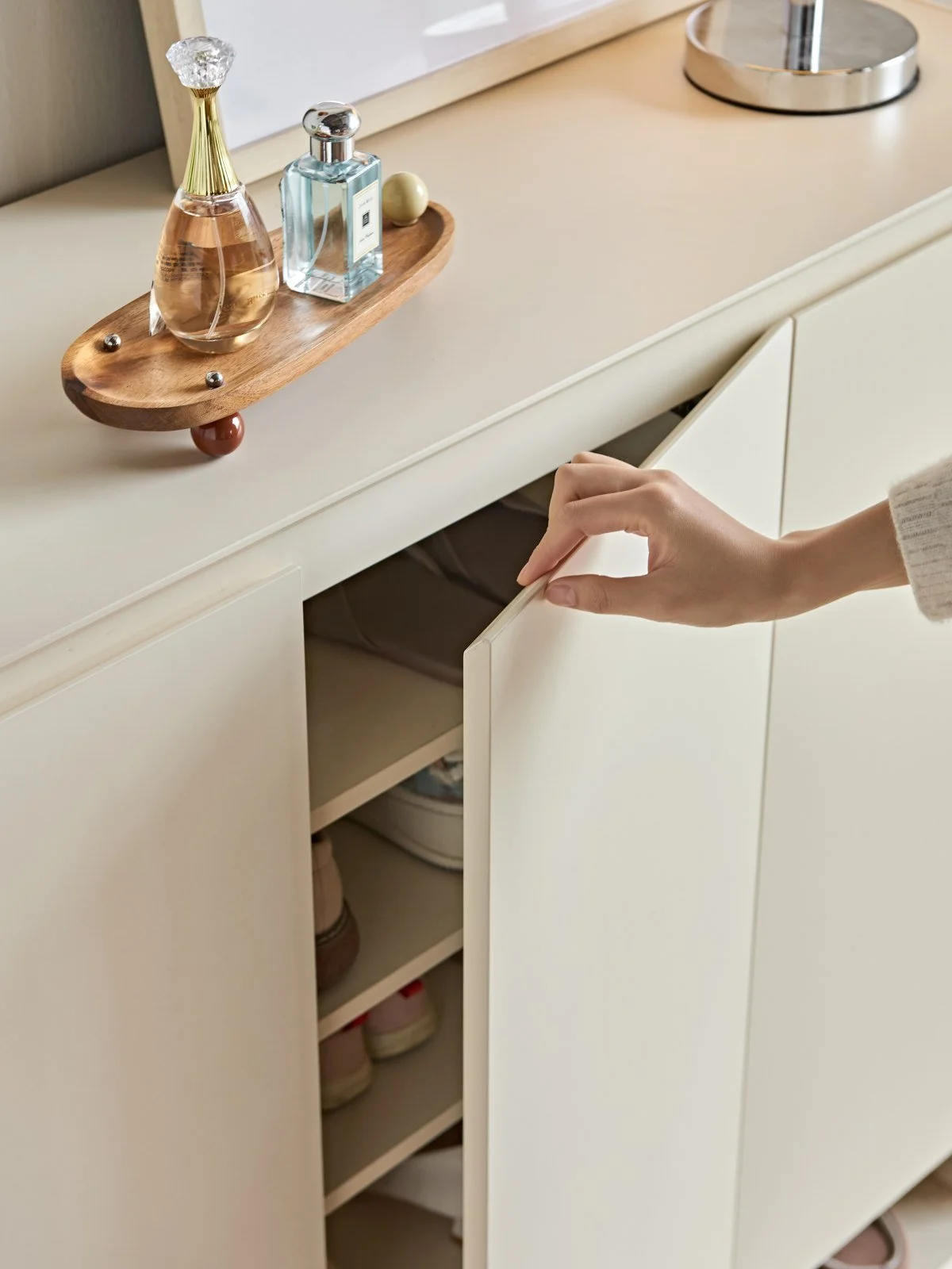 Roumania Shoe Cabinet 120 RU1N (9).jpg