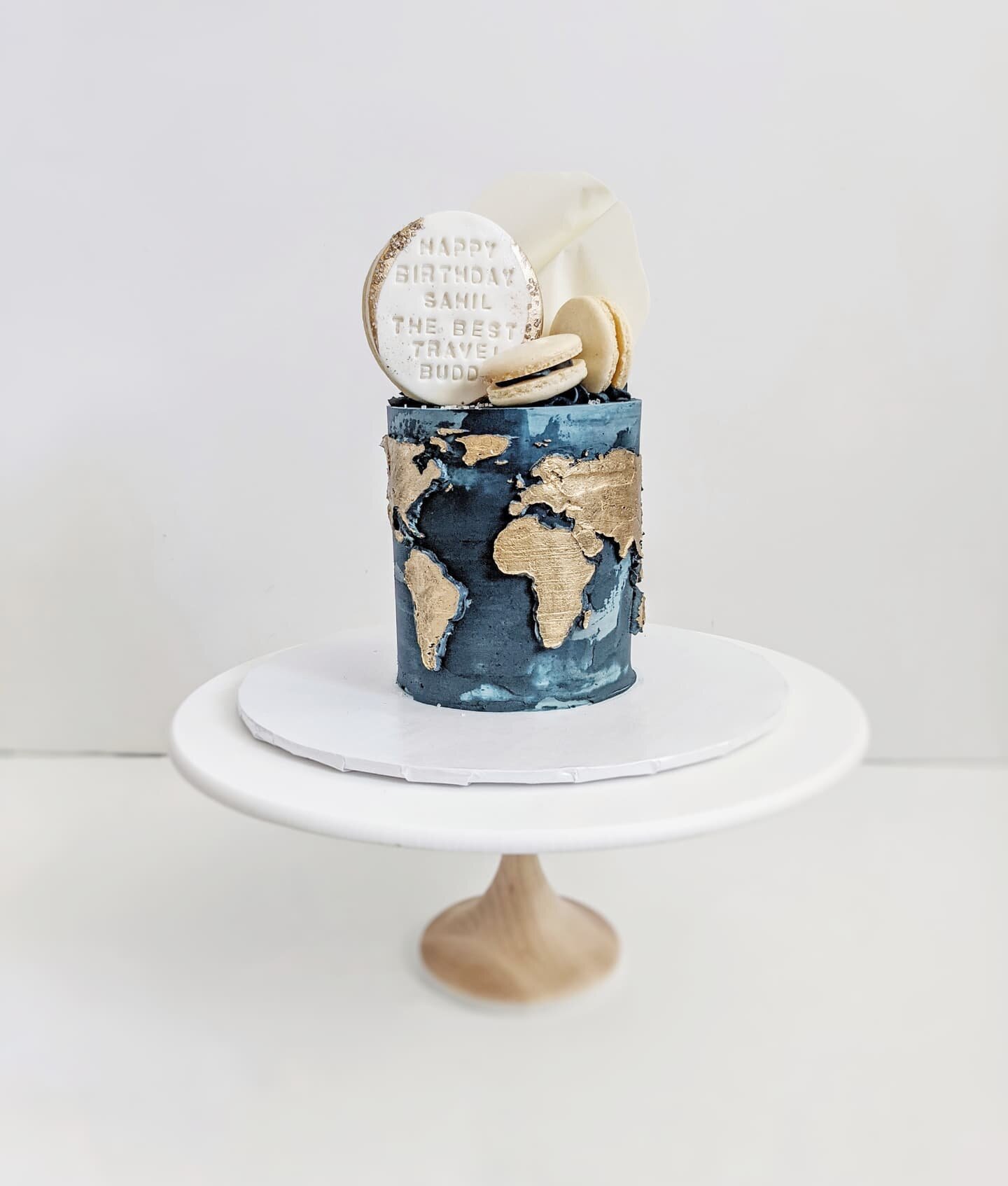 Lovely blue hues and gold accents for this world map cake. ⁣
⁣
⁣
For inquiries, please text.⁣
⁣
214.471.5337⁣
⁣
⁣
Sara@SaraMackCakes.com⁣
⁣
⁣
#saramackcakes #customcakes #buttercreamcake #amazingcake #buttercreamfrosting #cakeproject #cakeideas #cake