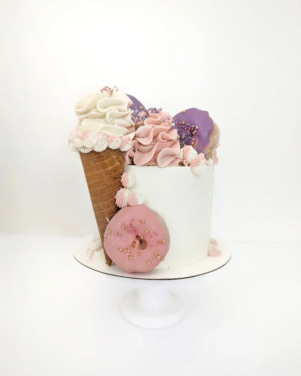 Matching smash cake for a sweets 1st birthday 🍦🍩💜💕

To discuss placing a custom order, please text. 208.615.2382

SaraMackCakes.com

#saramackcakes #customcakes #boiseweddingvendor #meridiancake #buttercreamfrosting #cakeproject #cakeideas #caked