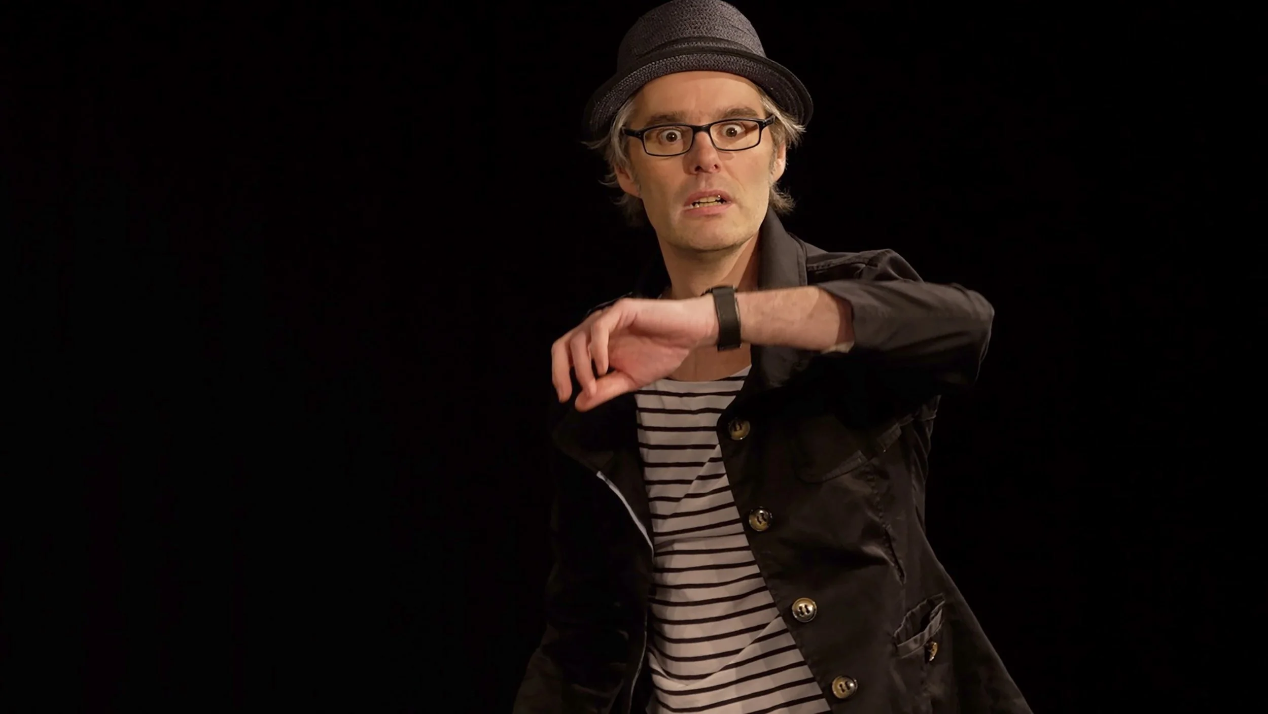 theater satt: „Im Glück“
