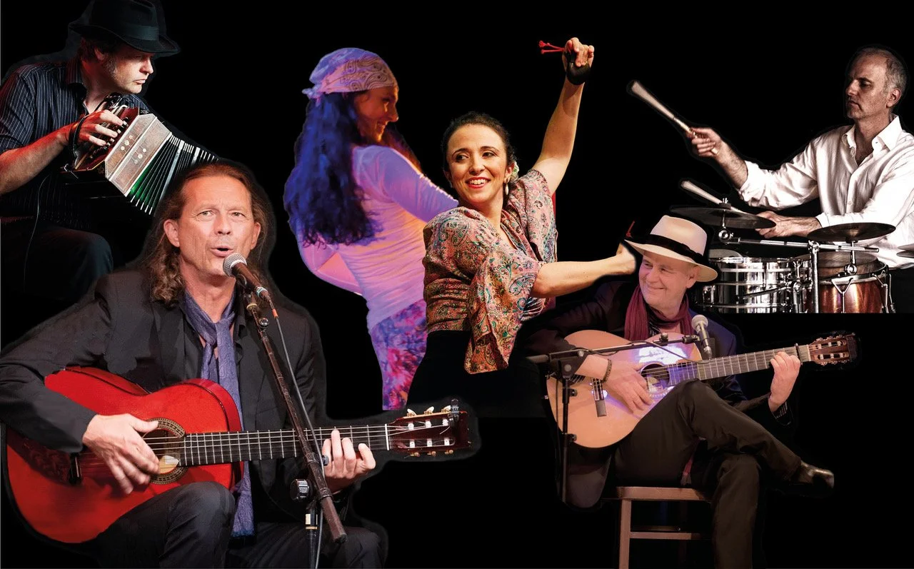 Musiker:innen mit Instrumenten und Flamenco Tänzer:innen