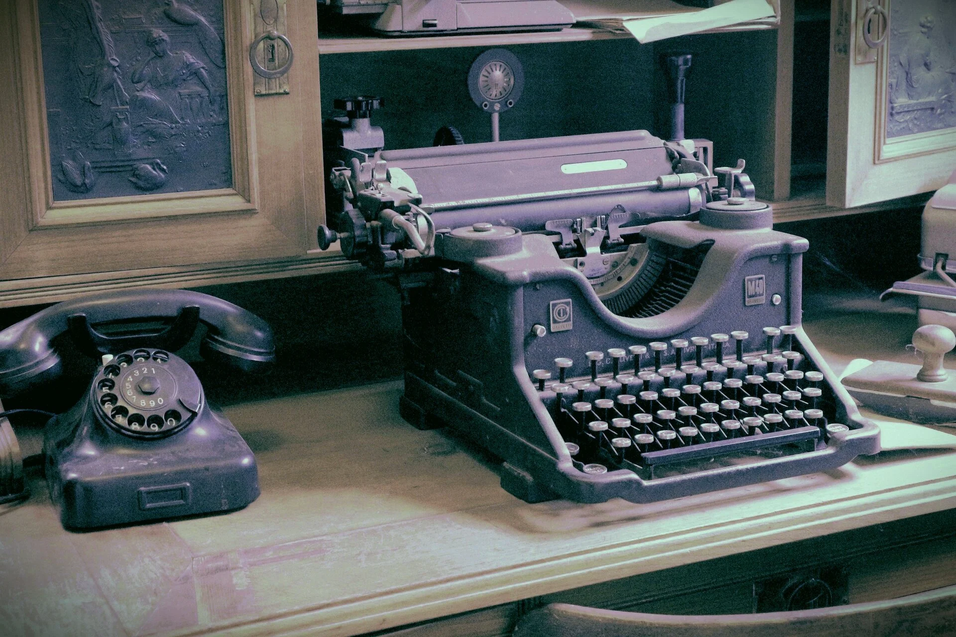 typewriter-3896626_1920 (1) lila.jpg