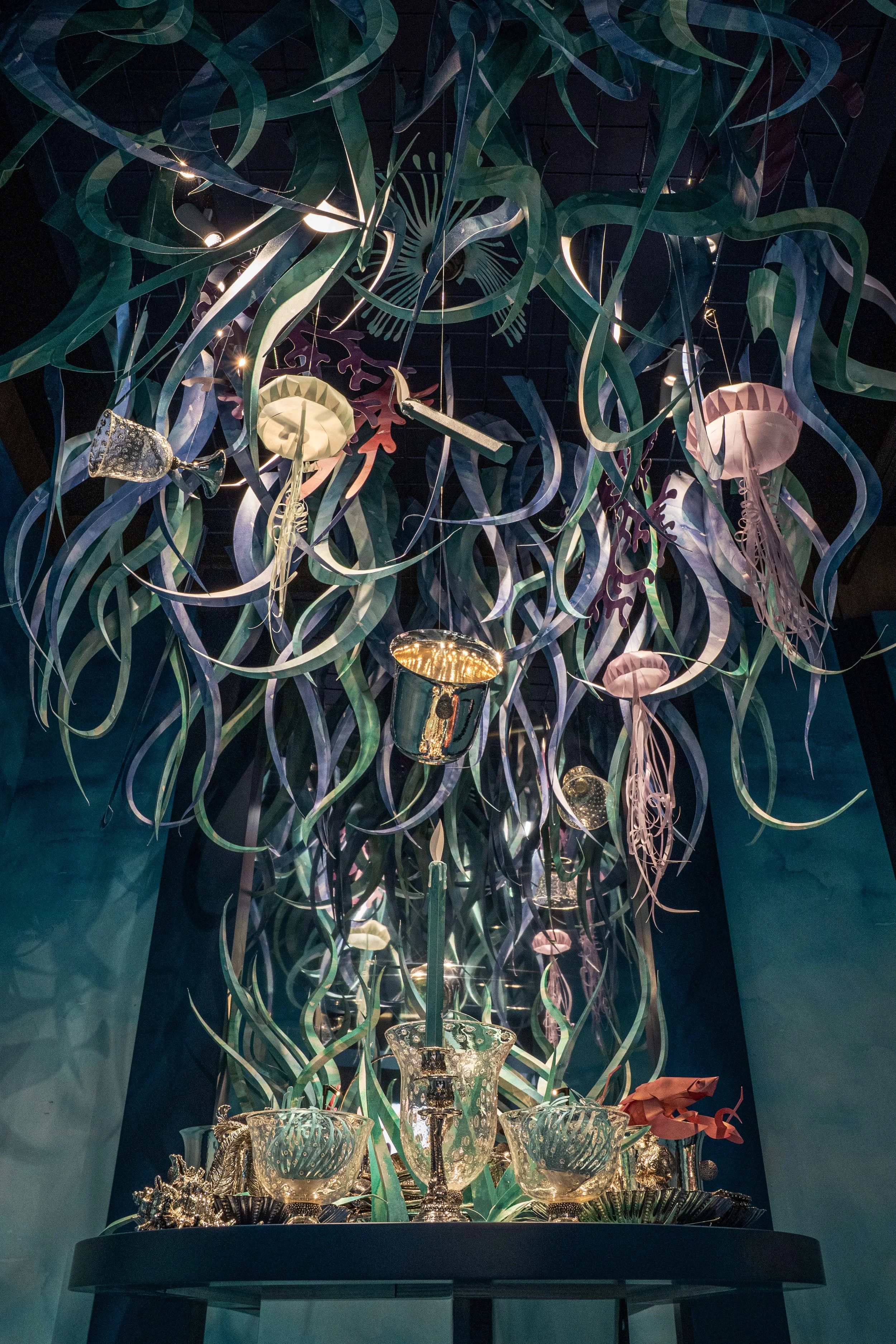 Buccellati-aquae-mirabiles-paper-installation-paris-boutique-2026-mauro-seresini-07.jpg