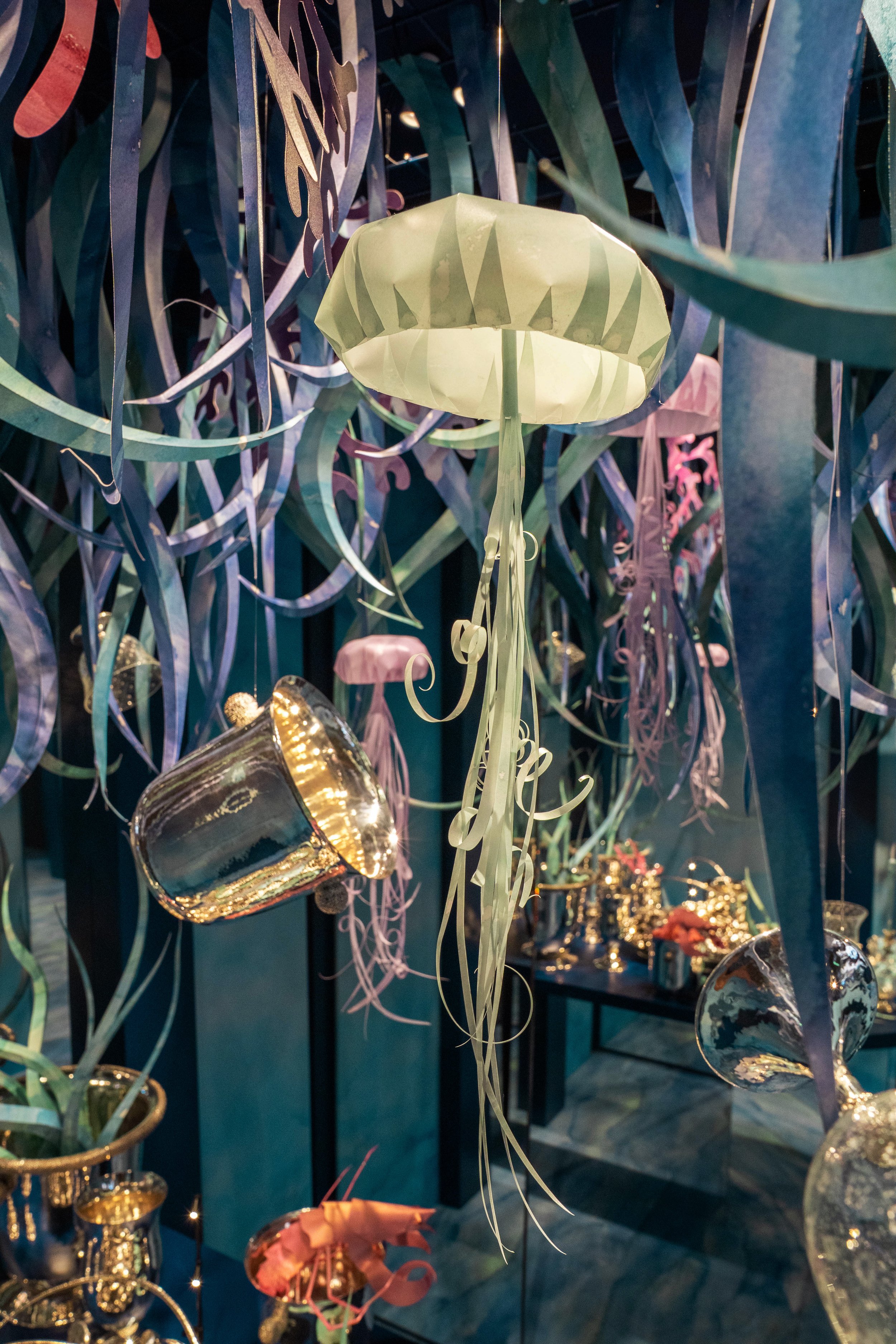 Buccellati-aquae-mirabiles-paper-installation-paris-boutique-2026-mauro-seresini-05.jpg