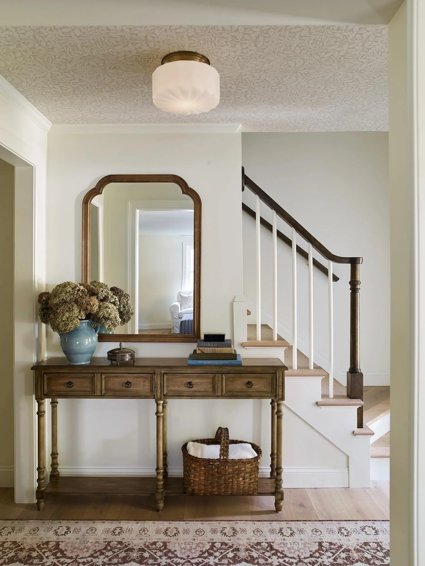 An entryway that feels calm, inviting and effortlessly elevated - complete with a @sanderson1860 wallpaper on the ceiling for an unexpected moment. 

Design: @kellymcnultyinteriors for @centerlinedesignme 
Runner: @bradfordsruggallery 
Photo: @darren