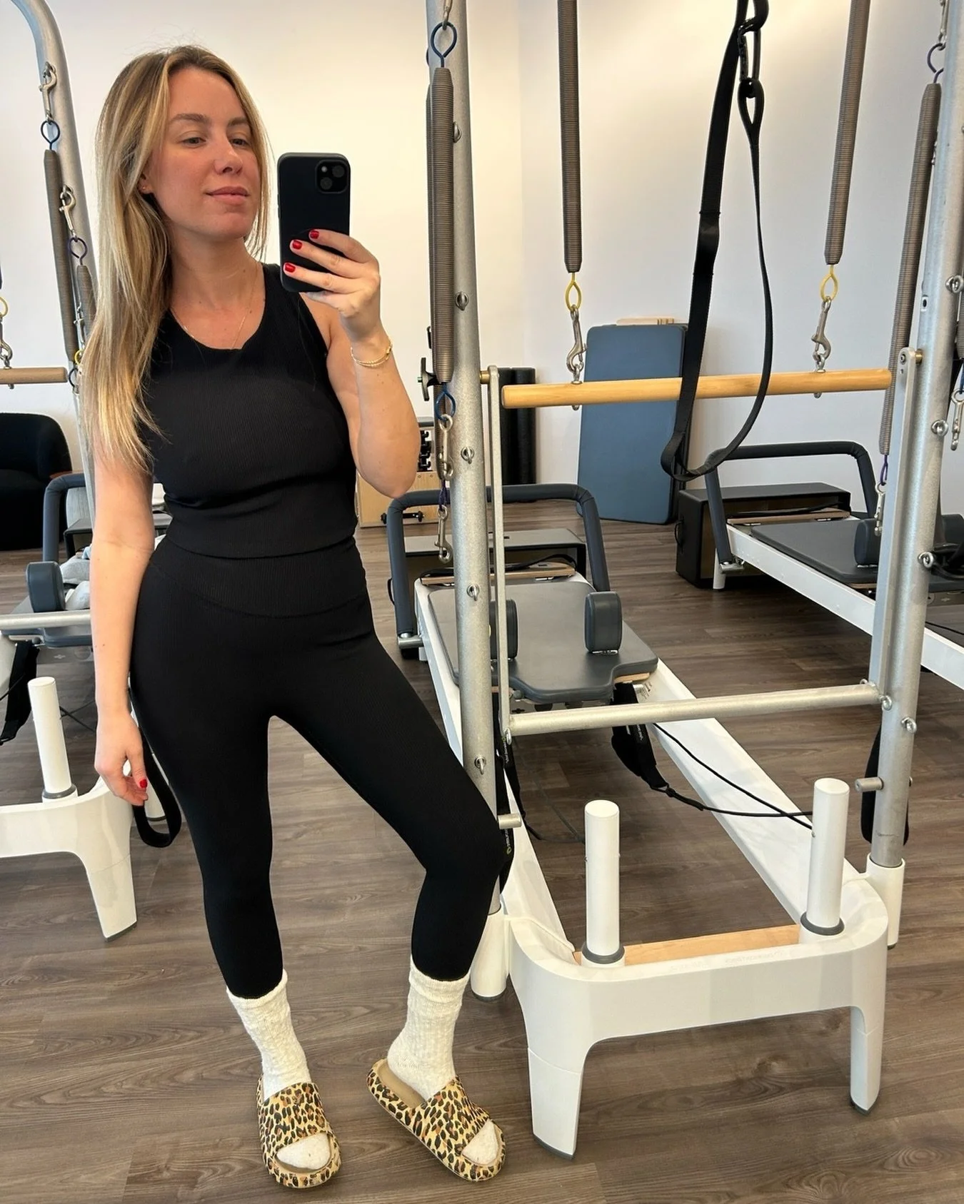 Morning OOTD in the studio 🤍
Soft light, slow moments, and movement that carries you through the day, right here in Greenwich, CT.
#BrooksPilates #GreenwichCT #PilatesFlow #MindfulMovement #WellnessRoutine PilatesStudio