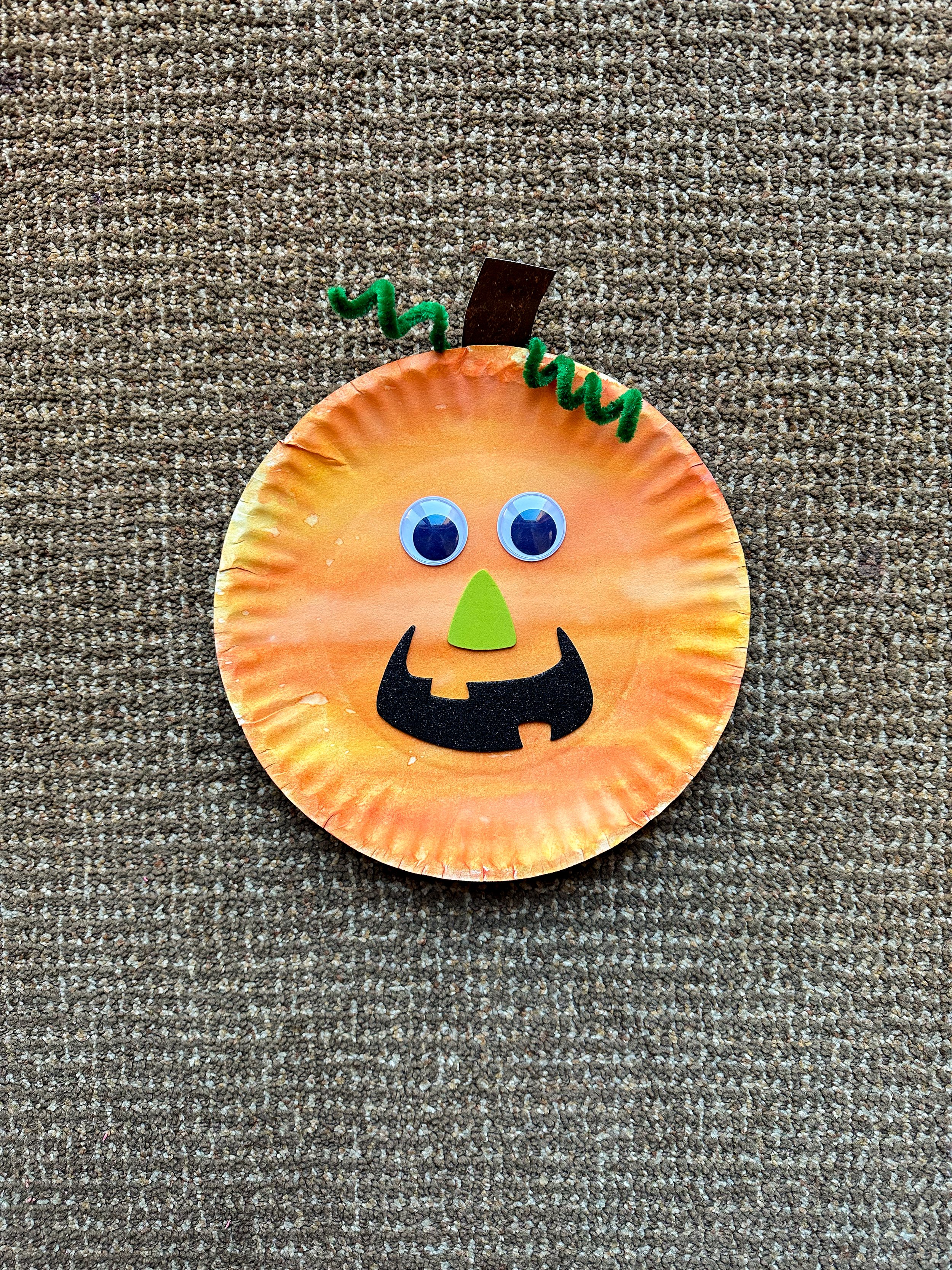 Spooky Paper Plate Eyes, Crafts for Kids