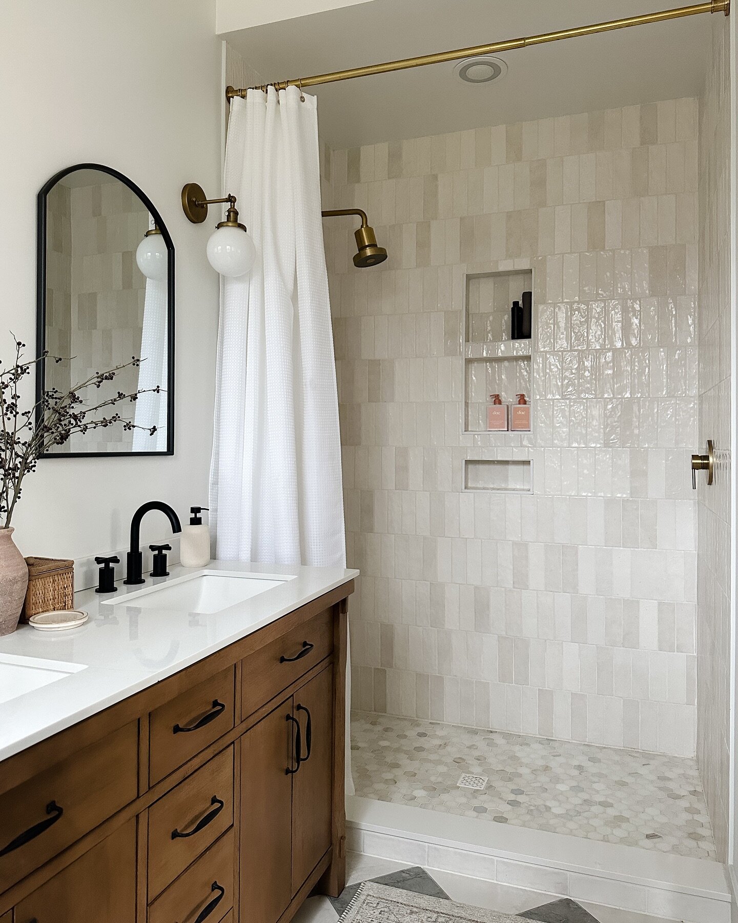 There are so many good sales happening right now!! Just in our master bath alone! Including our XL shower curtain. Comment LINK to shop this space. 🤎
.
.
.
#masterbathroom #primarysuite #bathroom #bathroomdesign #bathroominspiration #homeinterior