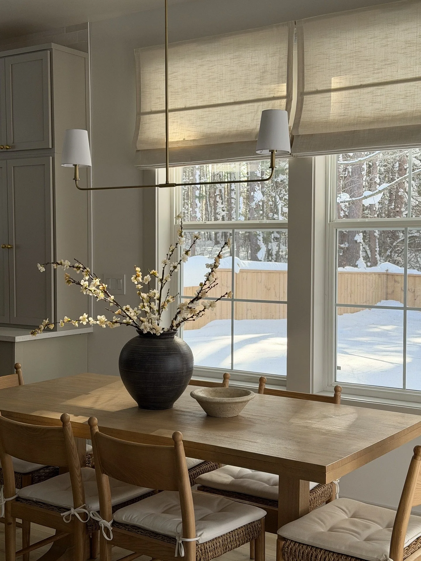 Comment SHOP for links! It&rsquo;s Friday and the sun finally came out ✨ counting down the days until spring!!!