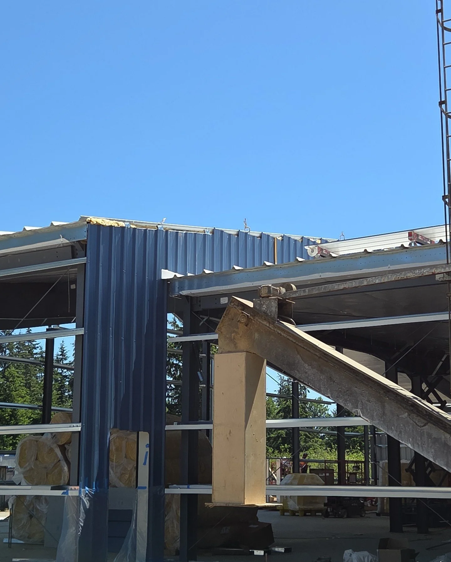 Recently at Viking Cabinets, our team was managing a concrete pour, site grading, and wood framing all happening simultaneously across the jobsite. These trades are scheduled weeks in advance, and when multiple milestones are happening at once, every