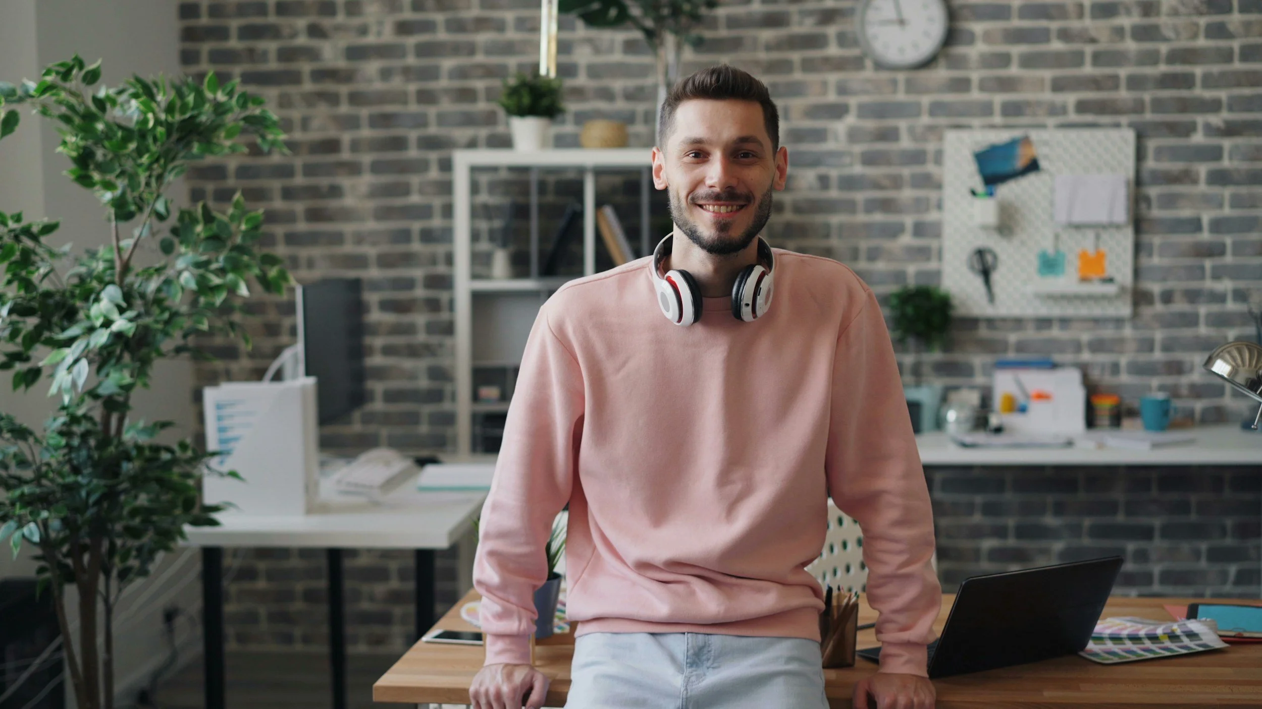 ACCOUNT EXECUTIVE - INTERIORS, LUXURY + LIFESTYLE