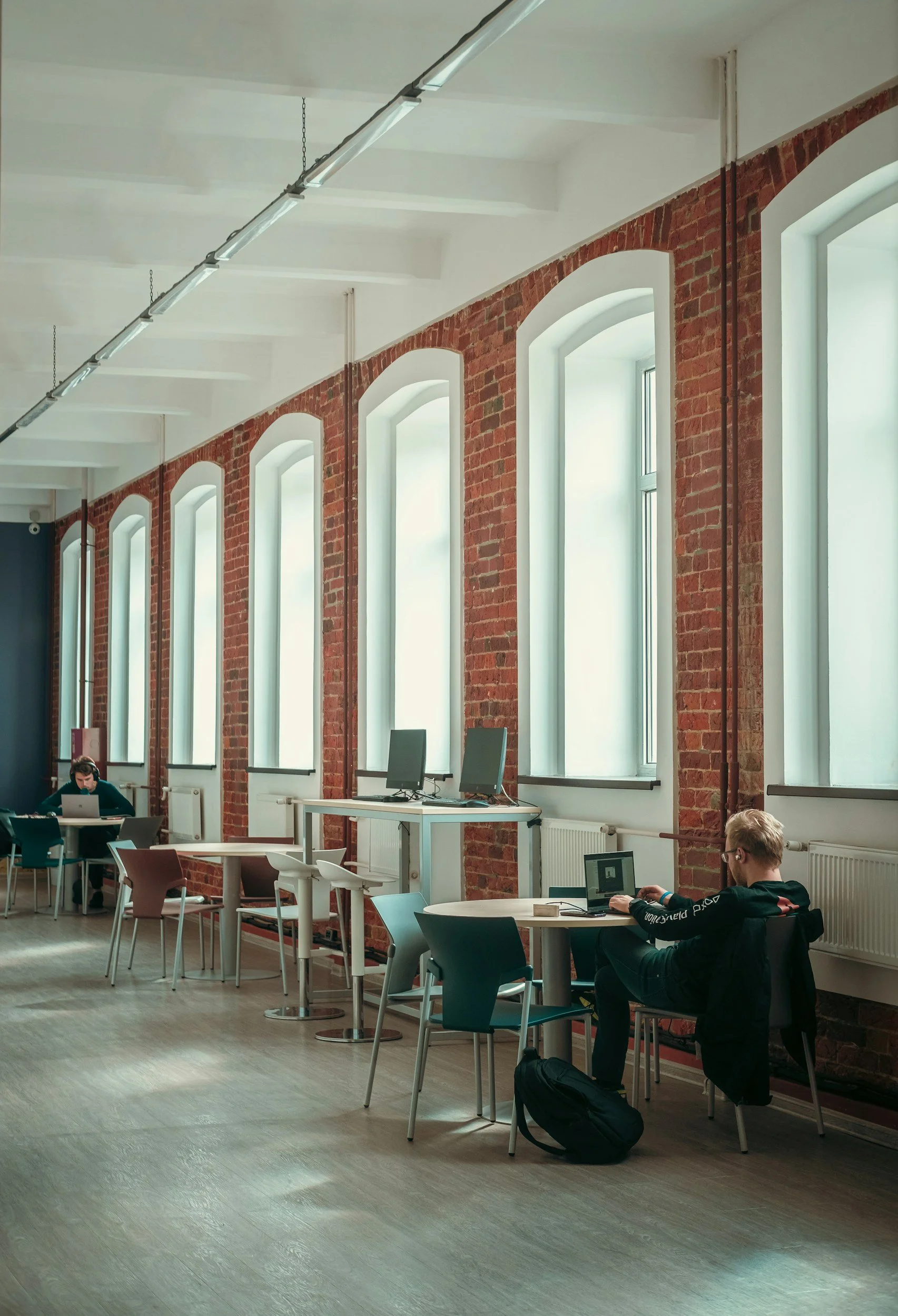 ACCOUNT DIRECTOR — B2B TECH &amp; GAMING PR