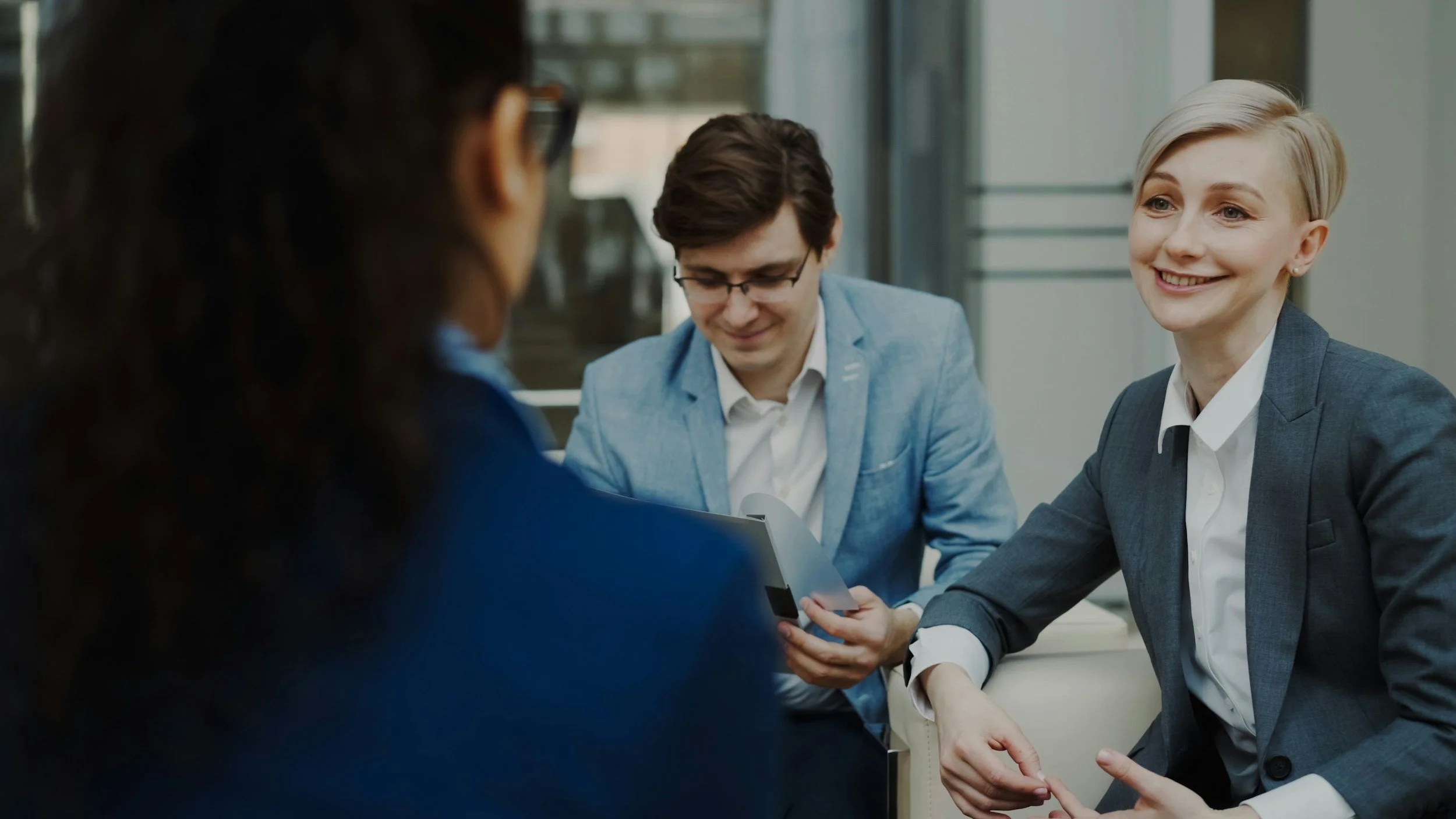 PR ACCOUNT MANAGER — FINANCIAL SERVICES