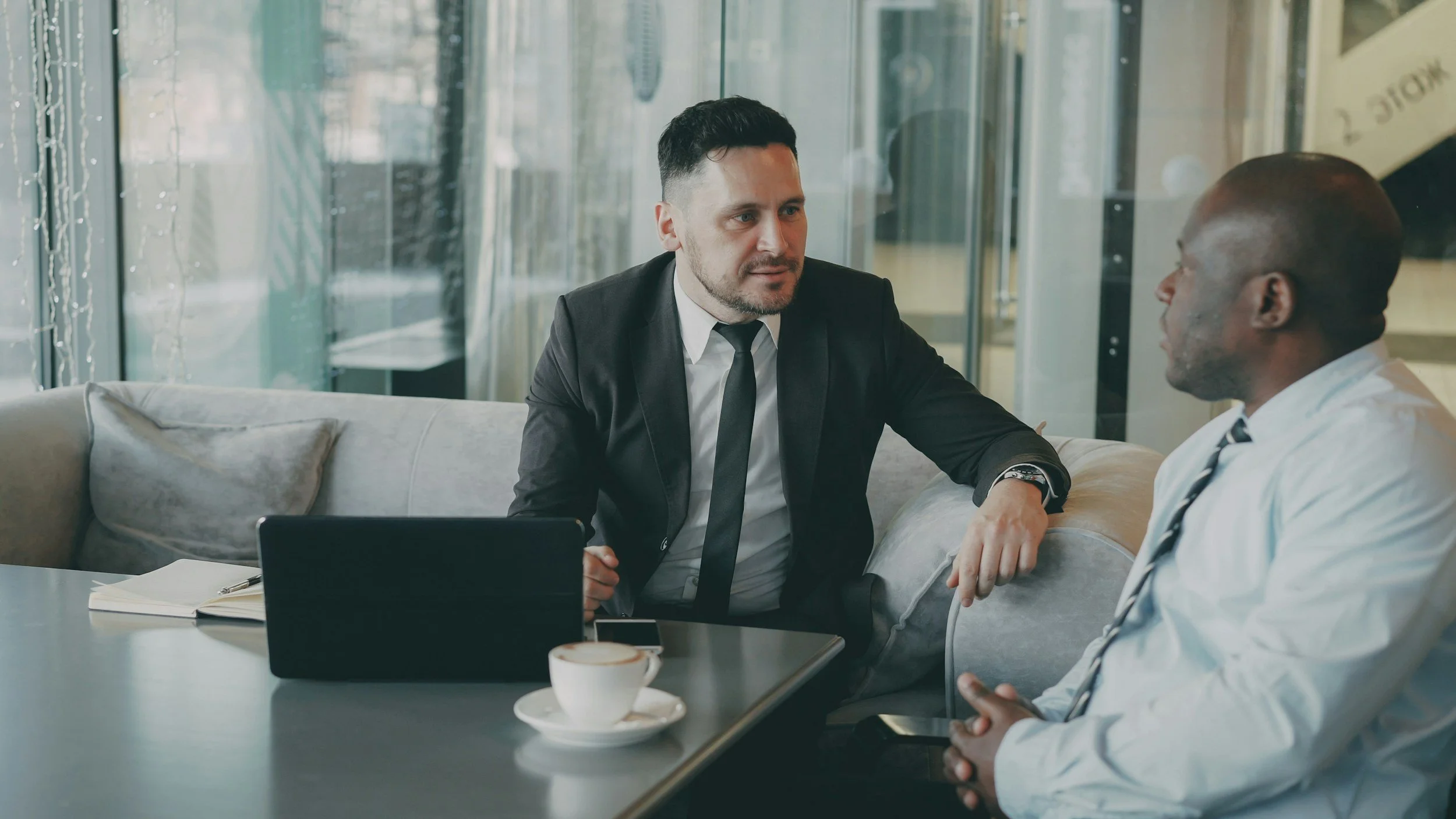 ACCOUNT DIRECTOR / SENIOR ACCOUNT DIRECTOR - FINANCIAL SERVICES