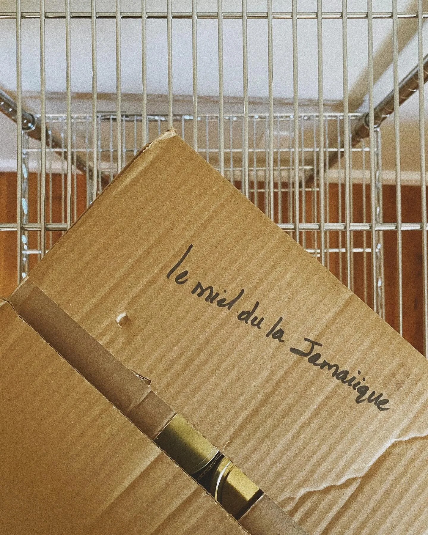 Translated: &ldquo;Honey from Jamaica.&rdquo; 
You get the best of both honey when from the two I offer in shoppe, when purchased as a pair 😌
1. Jamaican Native fruit and flower Honey
2. Jamaican Native Molasses Honey