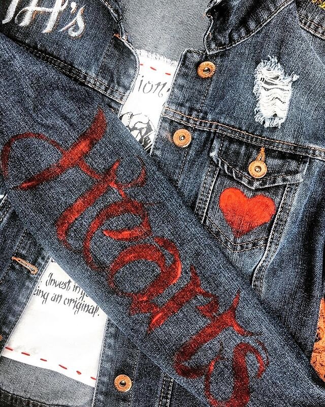 &hearts;️The Tender Hearts❤️✨The elements around us conspire to touch our hearts.  Roses, thorns.  Love, life. 
Frayed denim jean jacket in classic cut with red and white hand painted images. 
Artist signed original #12 by Danny Grosso. 
SIZE:  W Sma
