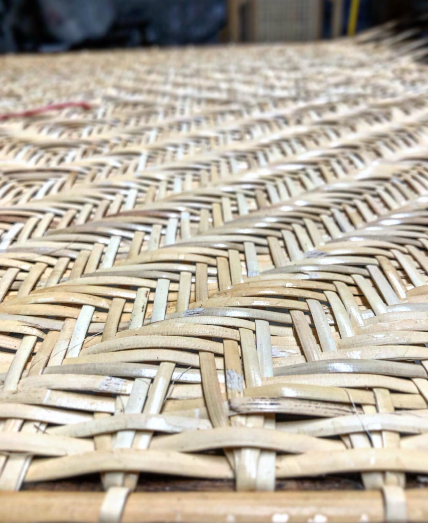 A big old diamond weave on this chair and very nearly done with a few little bits to finish up on it. 

Have a happy friday.