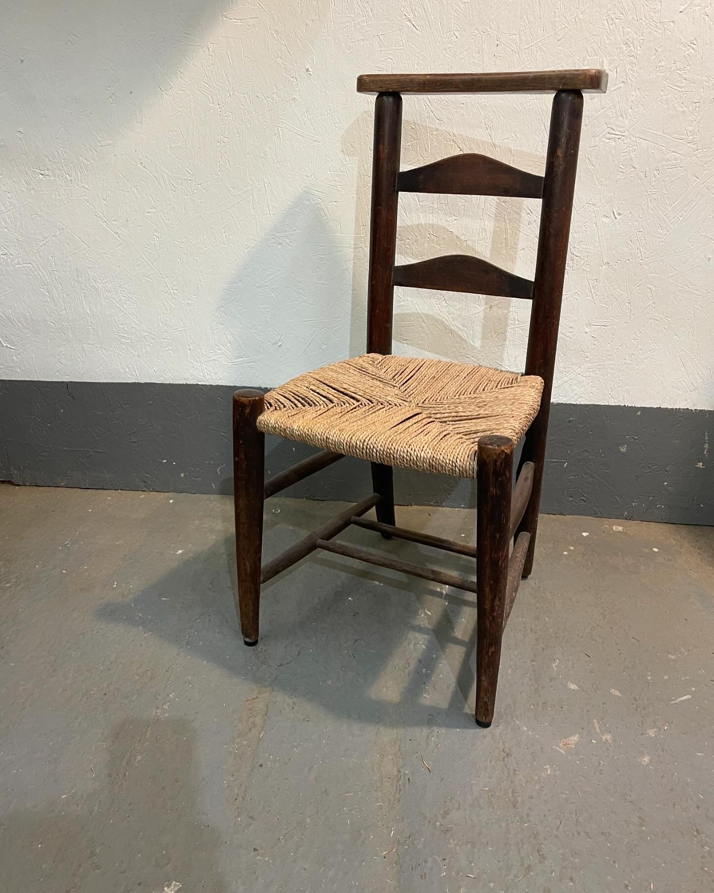 A very cool 1 of 2 commission. 

These used to live in @stpaulscathedrallondon 

Looking forward to re doing the seats on these. The chairs even have little notches in the back legs for wedging your hat in. 👌🏻 How cool
