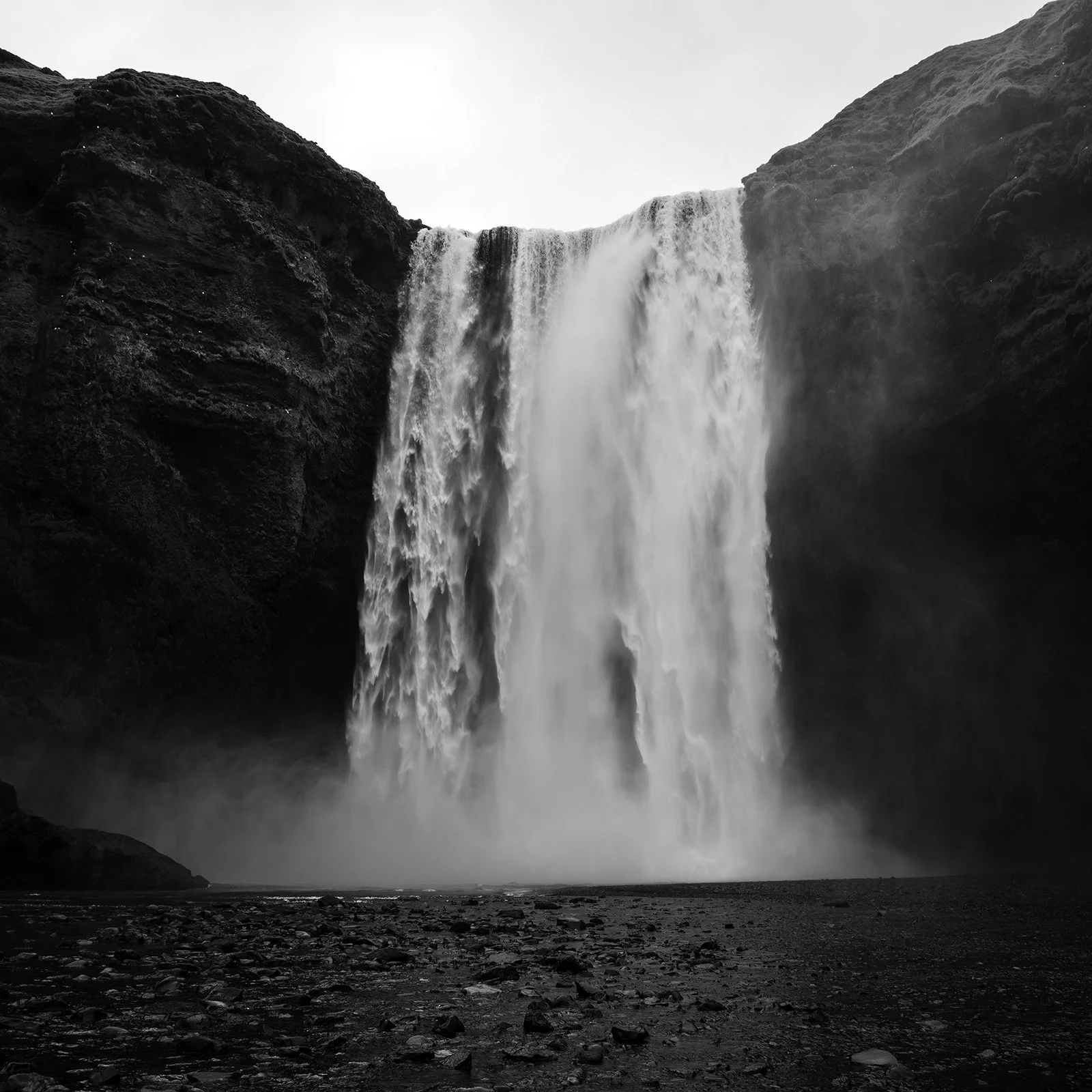 6V4A0992-3.2026.05.Ver03.Skogafoss.web.jpg