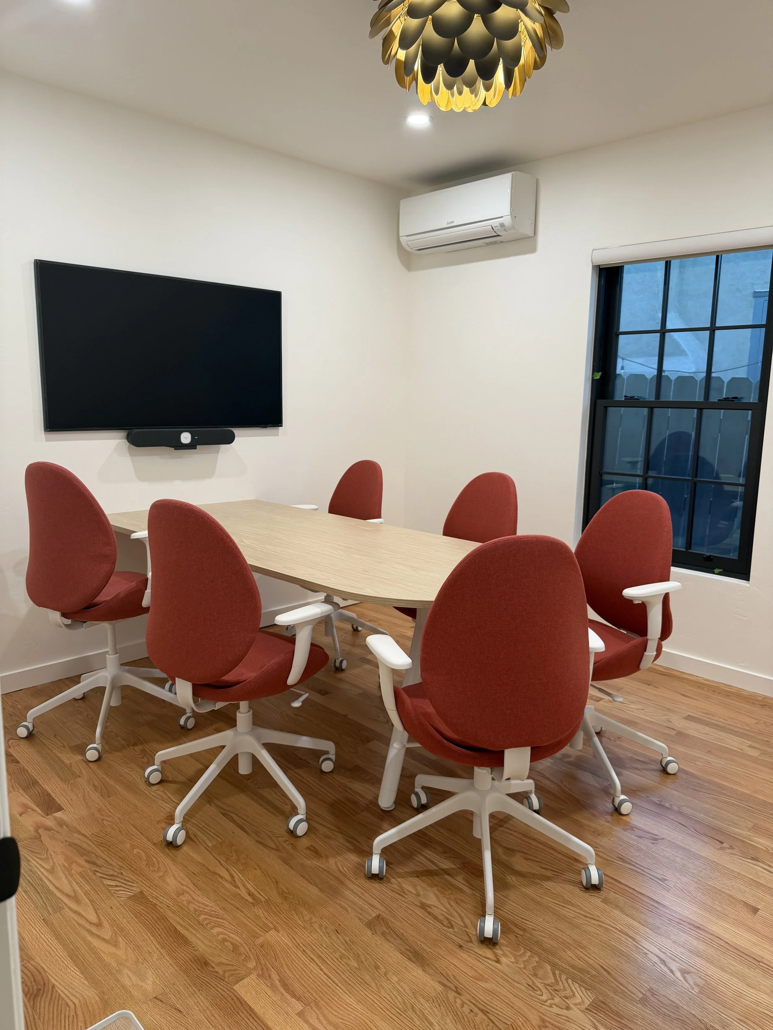 Small Confrence Room.jpg