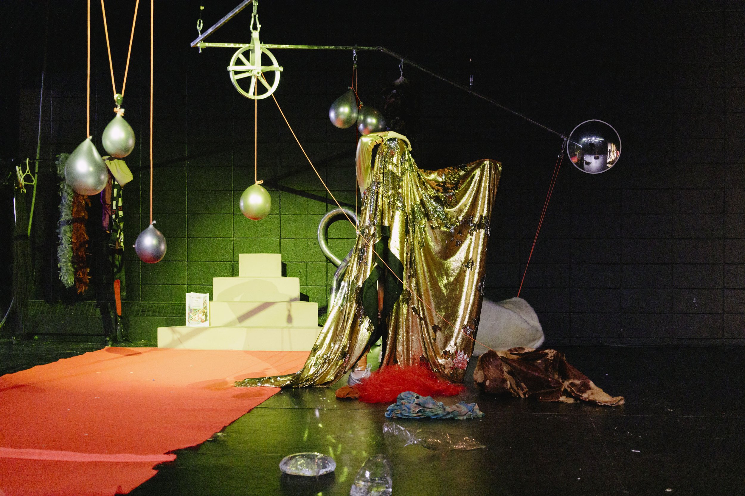 She's Late // A Circus Show - Witnessing the World of Double Fantasy