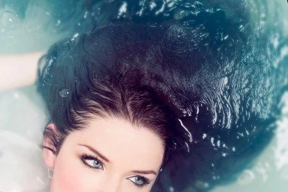 augen haare im wasser.jpeg