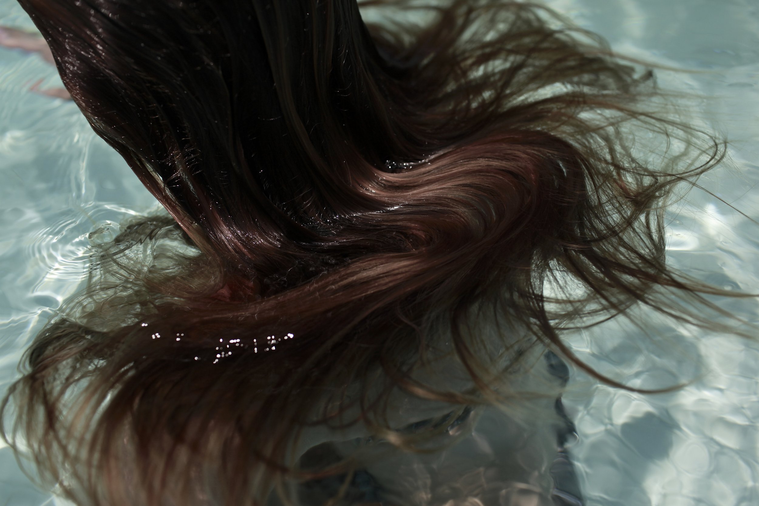 haare treiben im wasser.jpeg