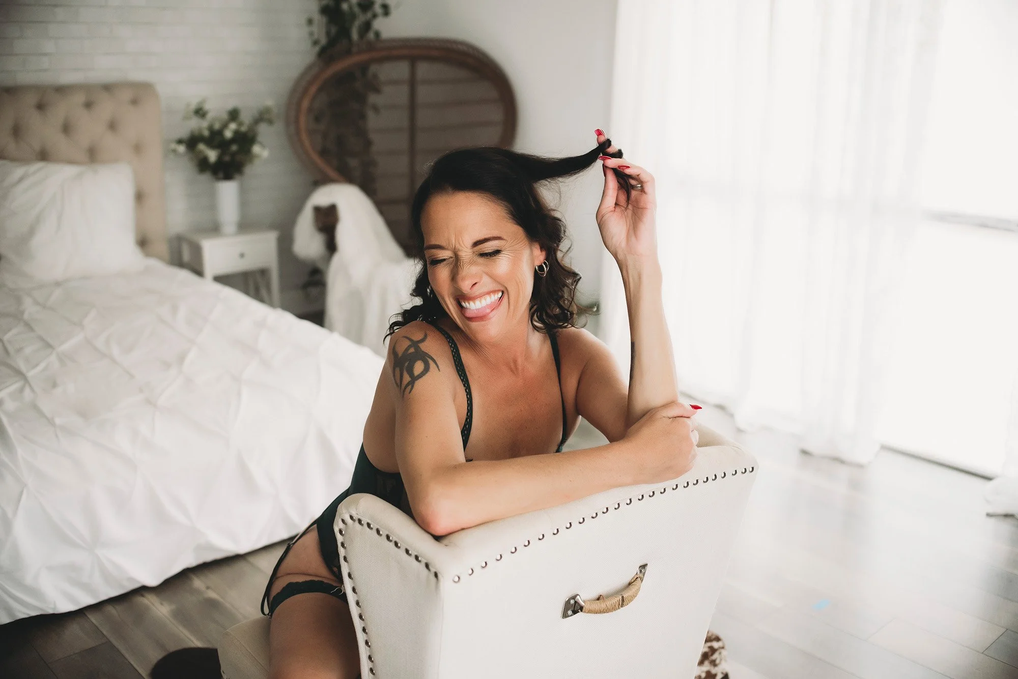 fun-flirty-boudoir-session.jpg