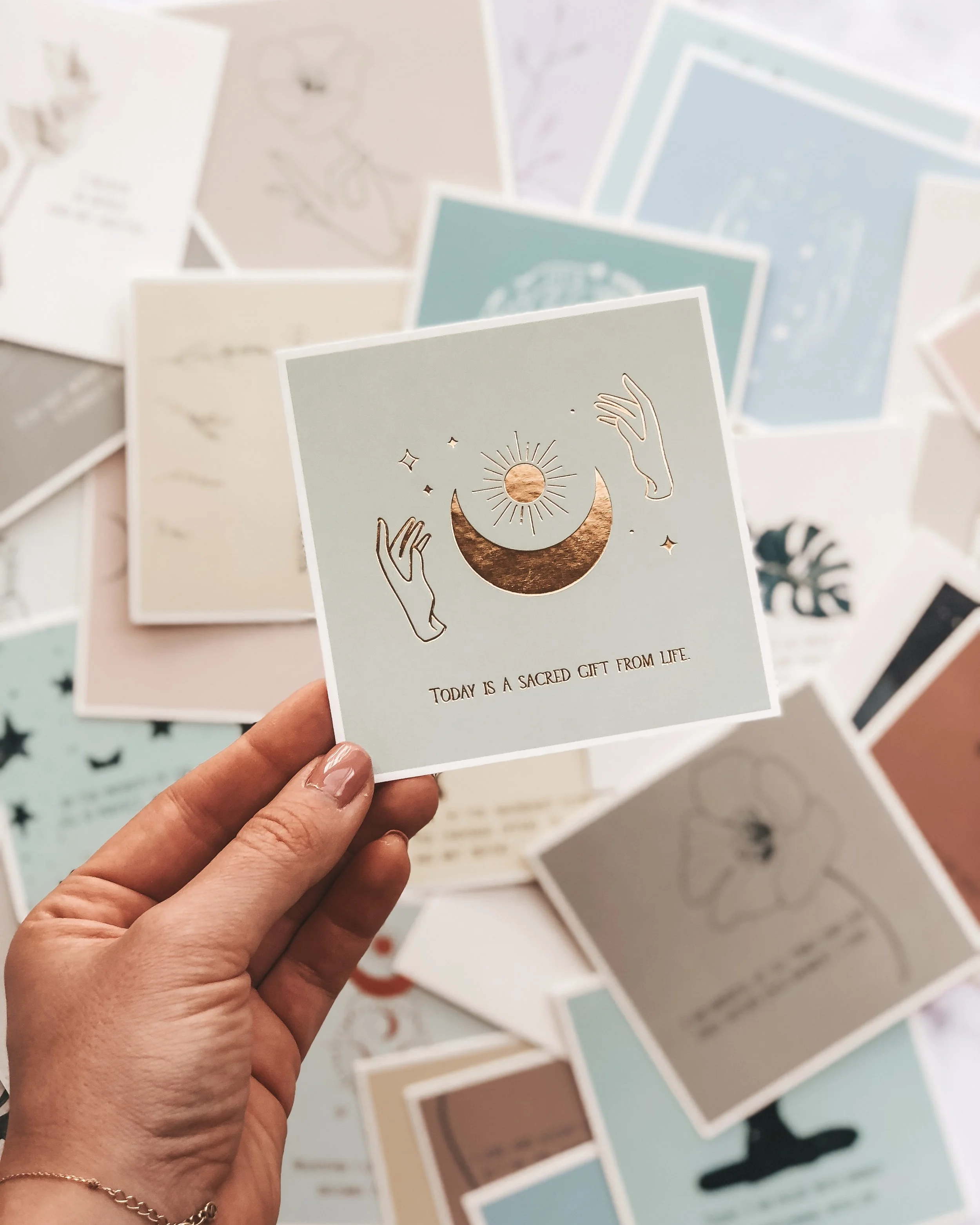 6 Ways to Use Affirmation Cards &amp; Make Them Work Magic Into your Life