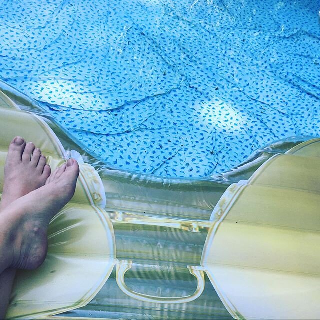 It&rsquo;s beautiful out (minus the neighbors dogs barking) #poolhunting .
.
.
.
. 
#poolhunting #allthepools #summerishere #quarantine #poolhuntingquarantine 
#summer2020 #research2020