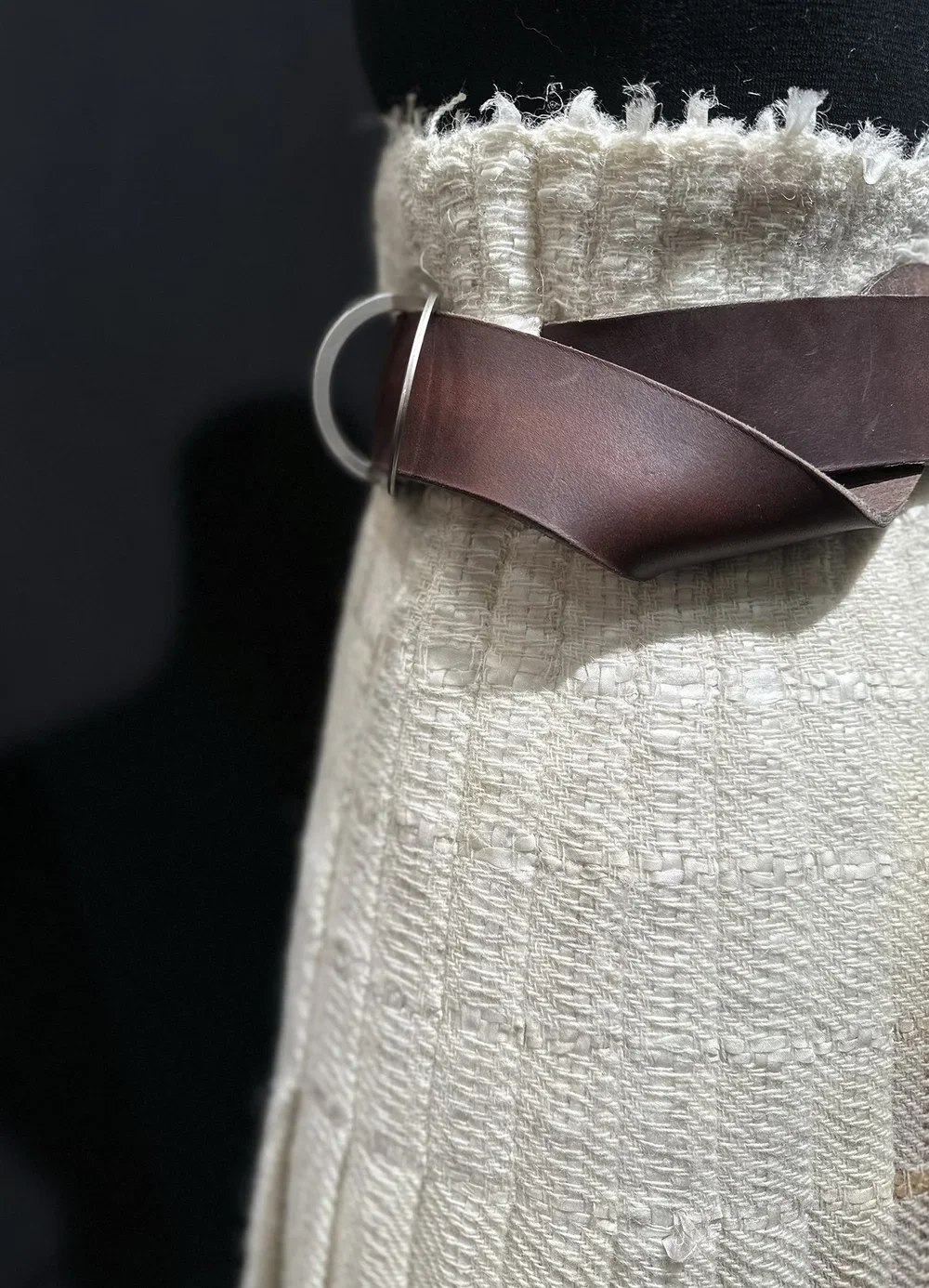 DYE-WEAVE-PLEAT-ScottishCraftCollaboration_ACMEATELIER_kiltmaker_3_credit_ACHAPPELL.webp