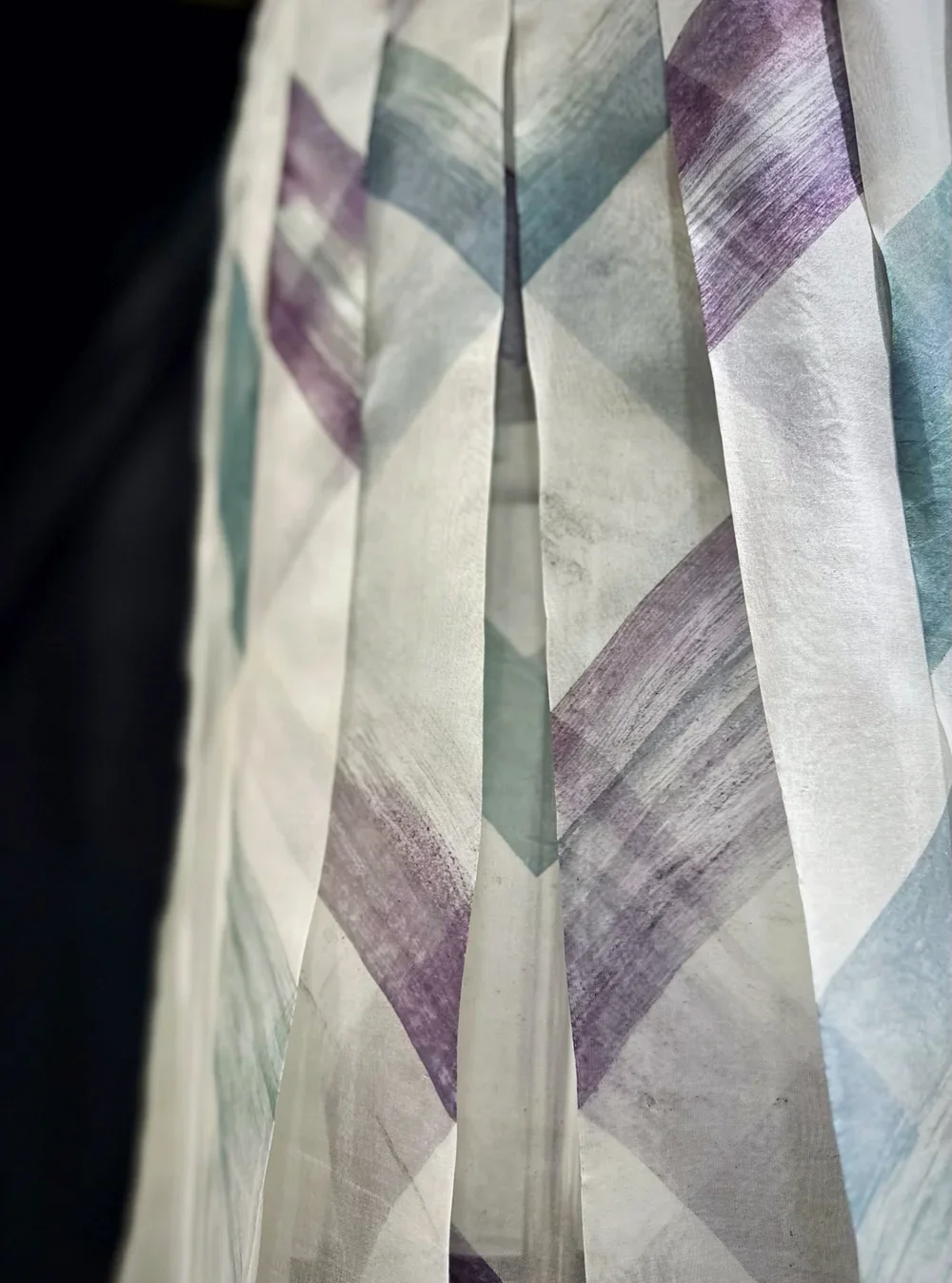 DYE-WEAVE-PLEAT-ScottishCraftCollaboration_ACMEATELIER_kiltmaker_credit_ACHAPPELL.webp