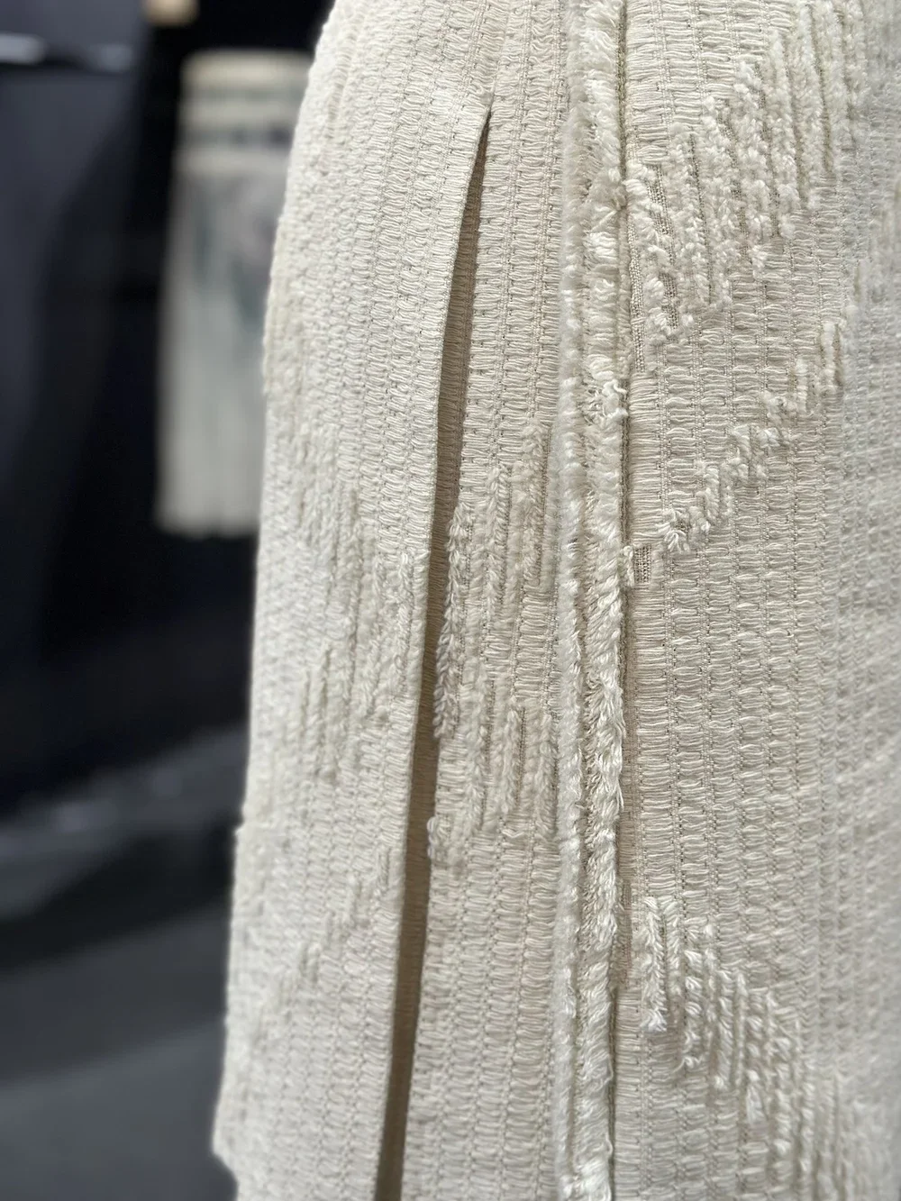DYE-WEAVE-PLEAT-ScottishCraftCollaboration_ACMEATELIER_kiltmaker_2_credit_ACHAPPELL.webp