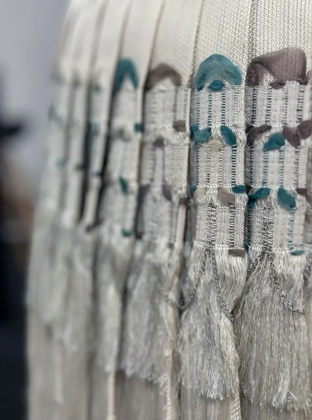 DYE-WEAVE-PLEAT-ScottishCraftCollaboration_VEVAR_handweavers_2_credit_achappell.webp
