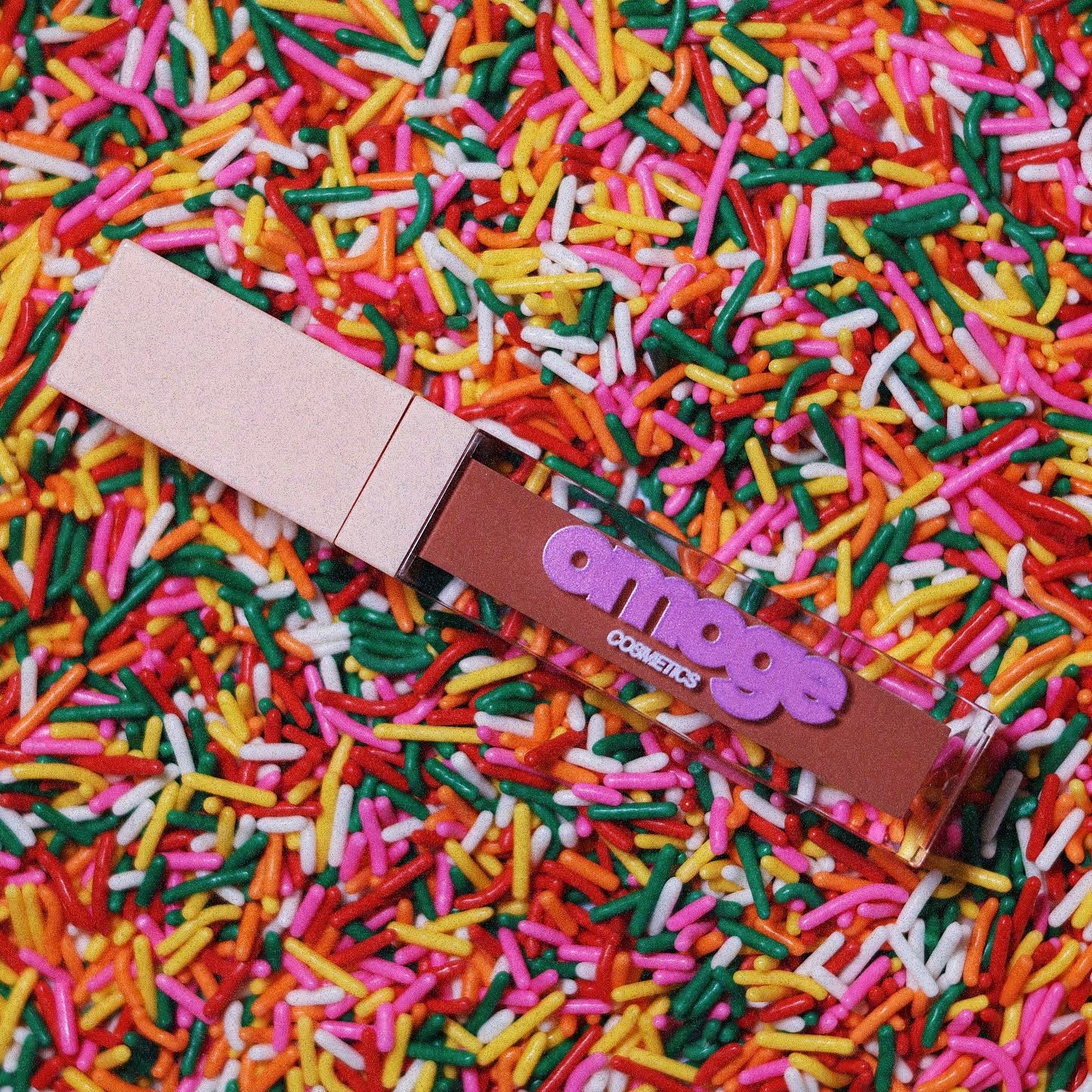 A nude lip is a girls favorite combo! 

We understand a bright nude lip isn&rsquo;t everyone&rsquo;s cup of tea. So our new &ldquo;BDAY&rdquo; Lewa Lip Gloss is a deeper nude that is perfect for every skin tone. 

Available 11/29 during our Pink Frid